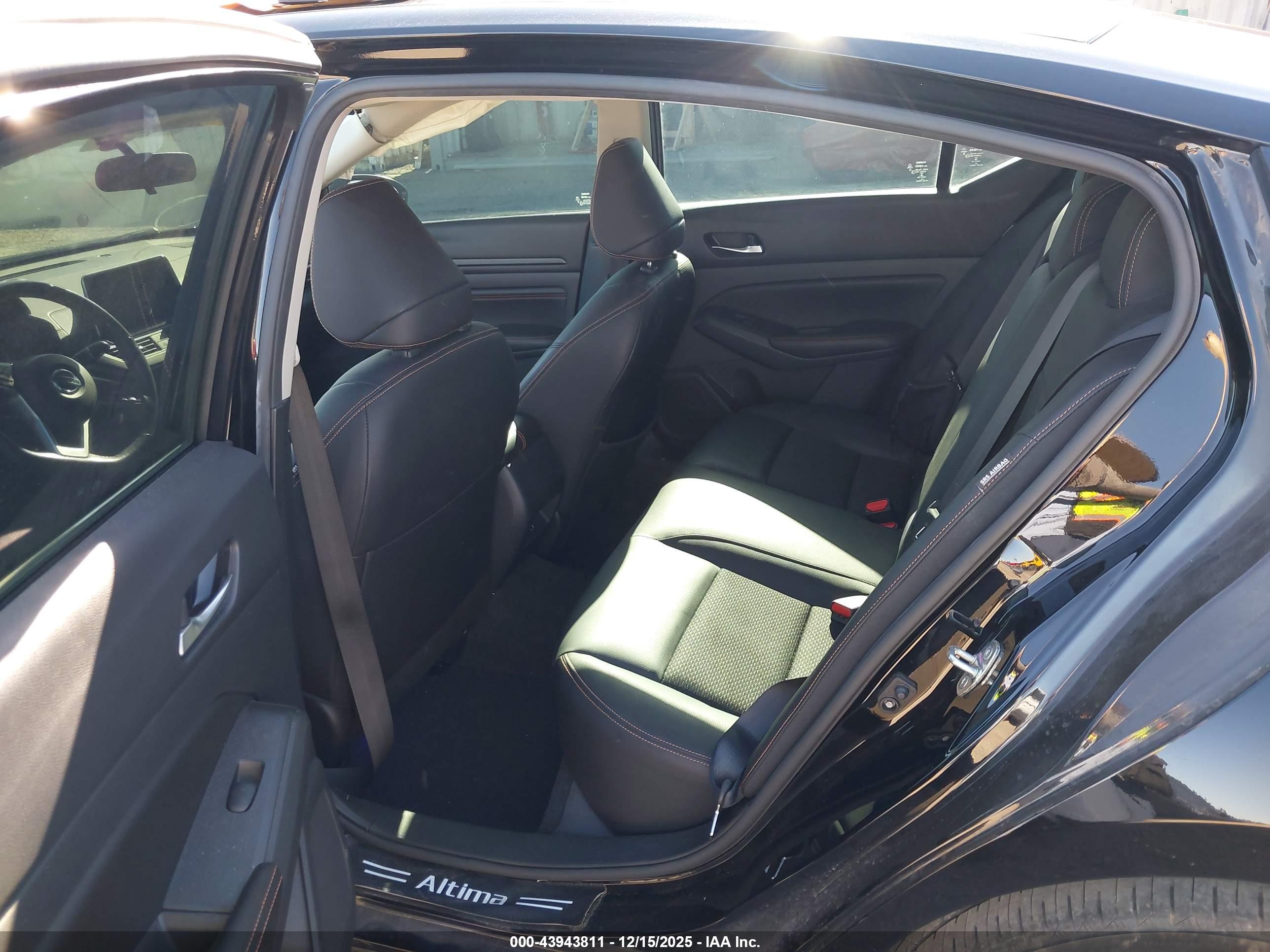 NISSAN ALTIMA image 8