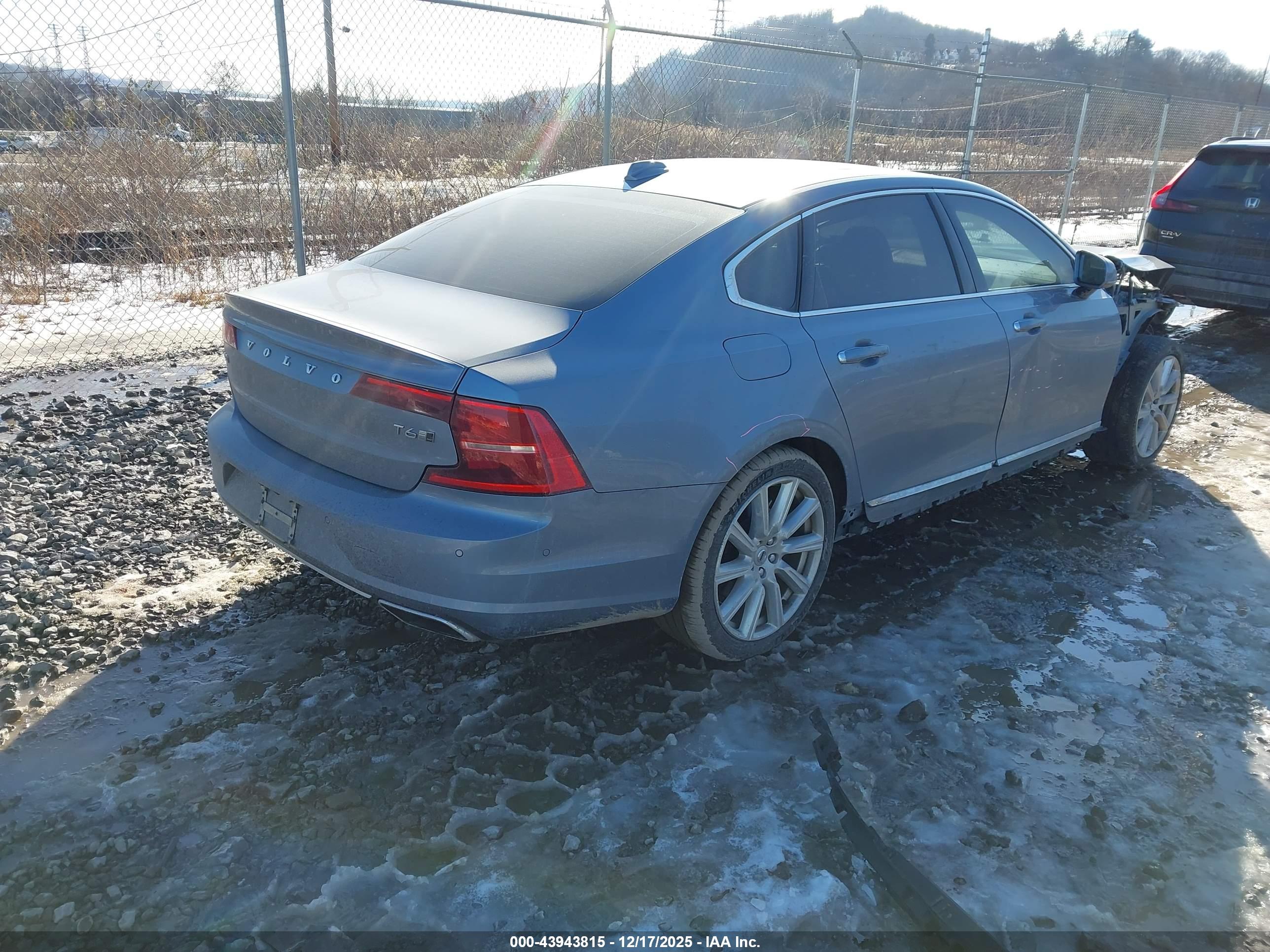VOLVO S90 image 4