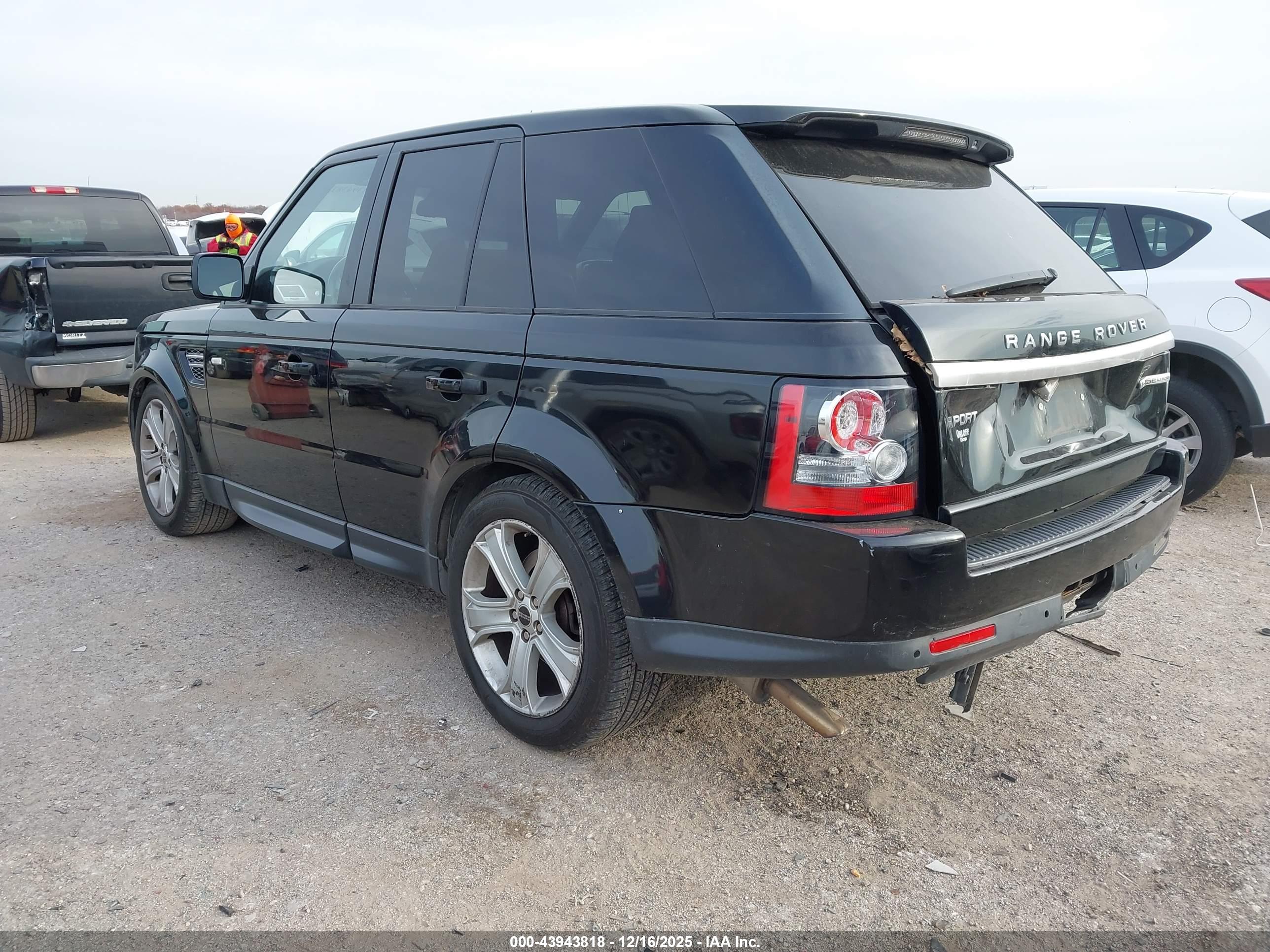 LAND ROVER image 3