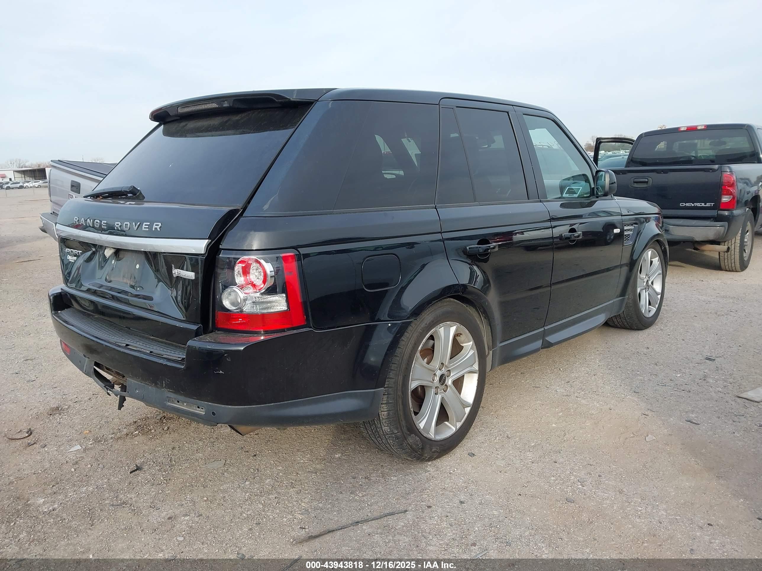 LAND ROVER image 4