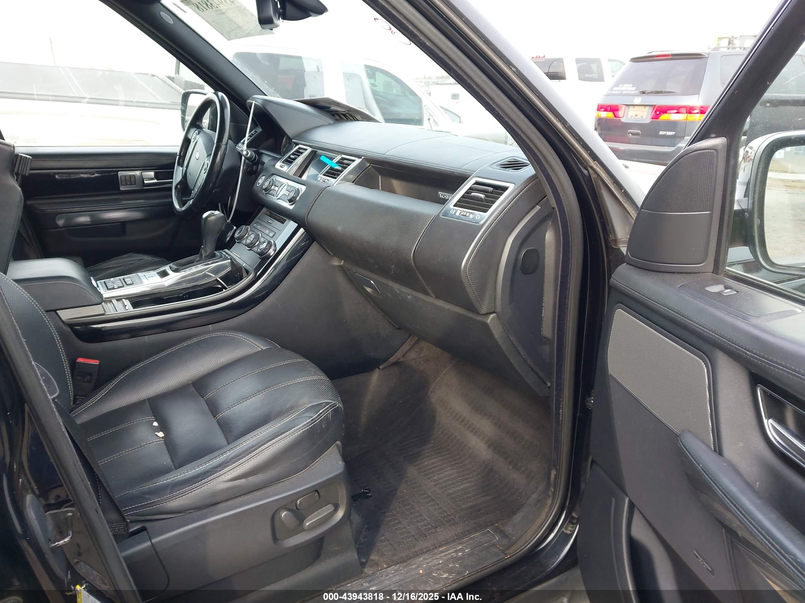 LAND ROVER image 5