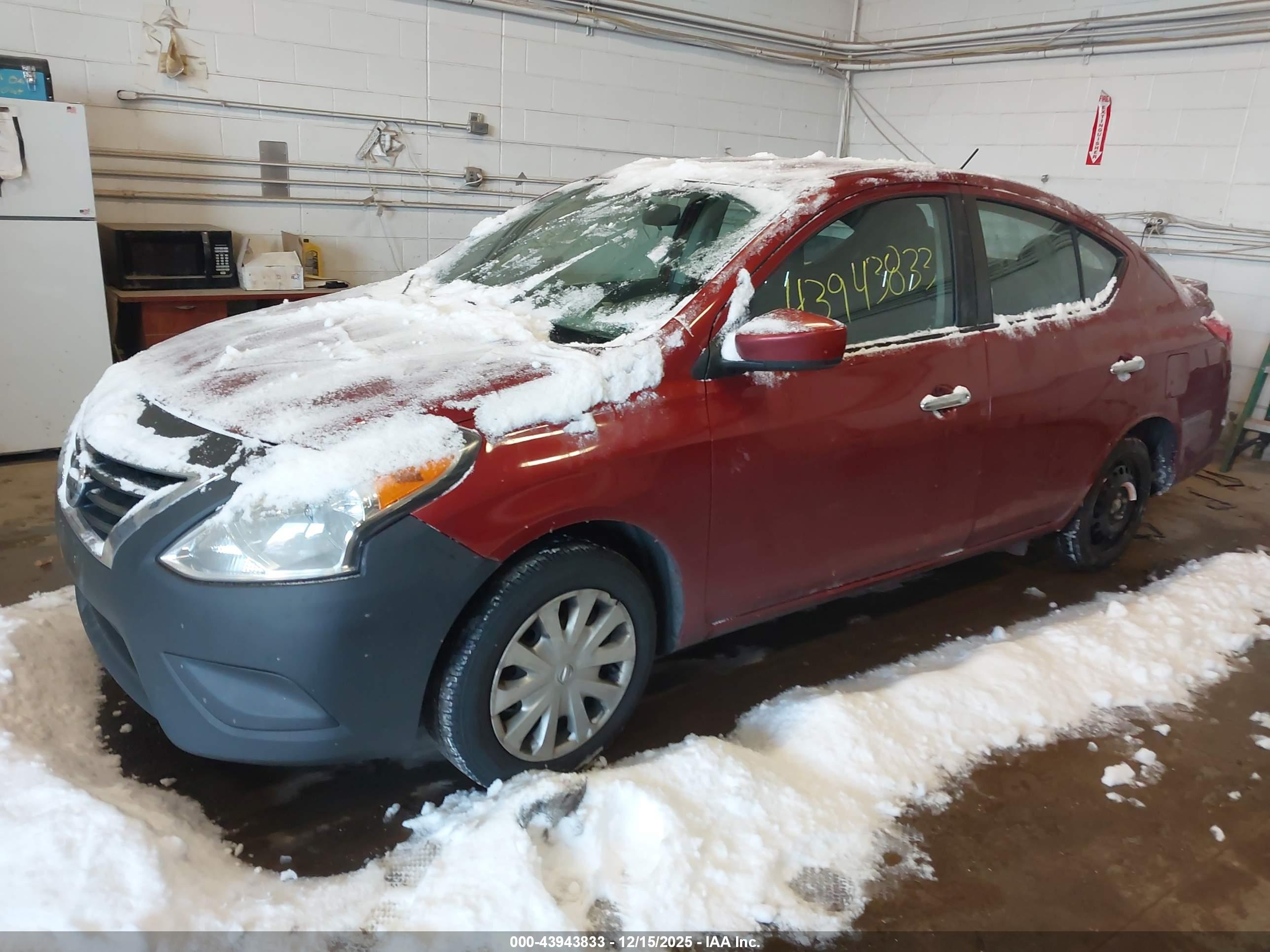 NISSAN VERSA image 2