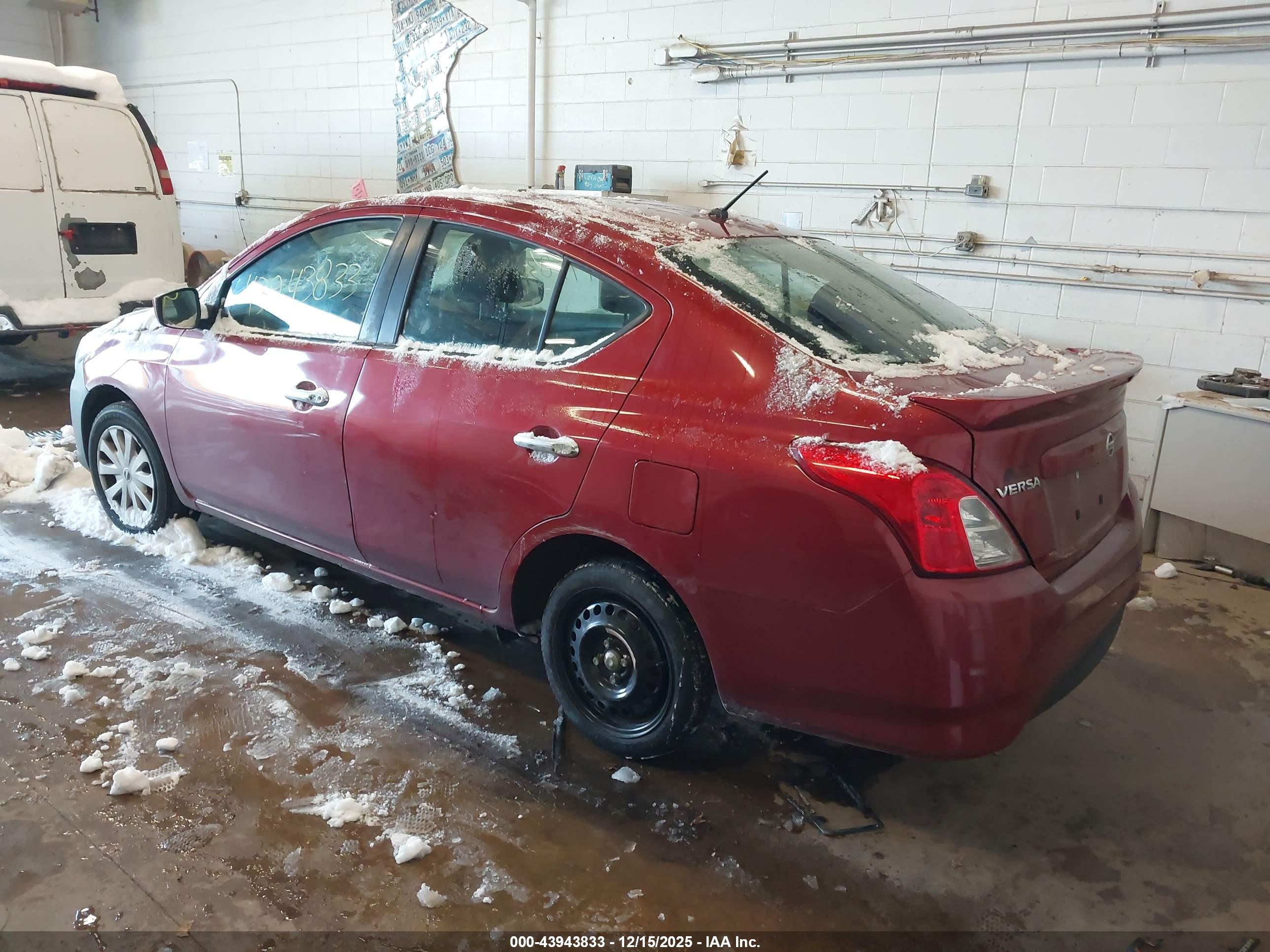 NISSAN VERSA image 3