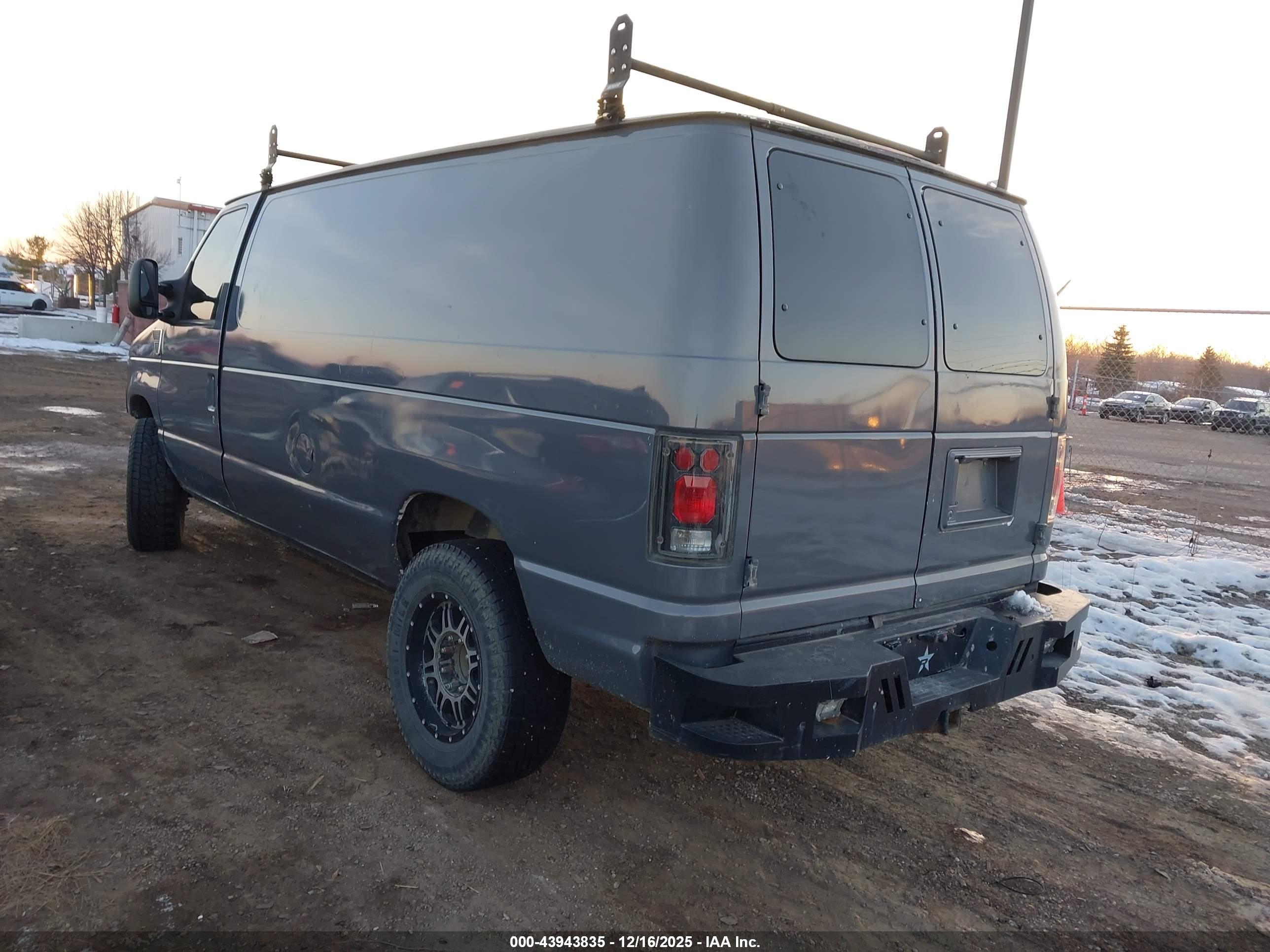 FORD E-250 image 3