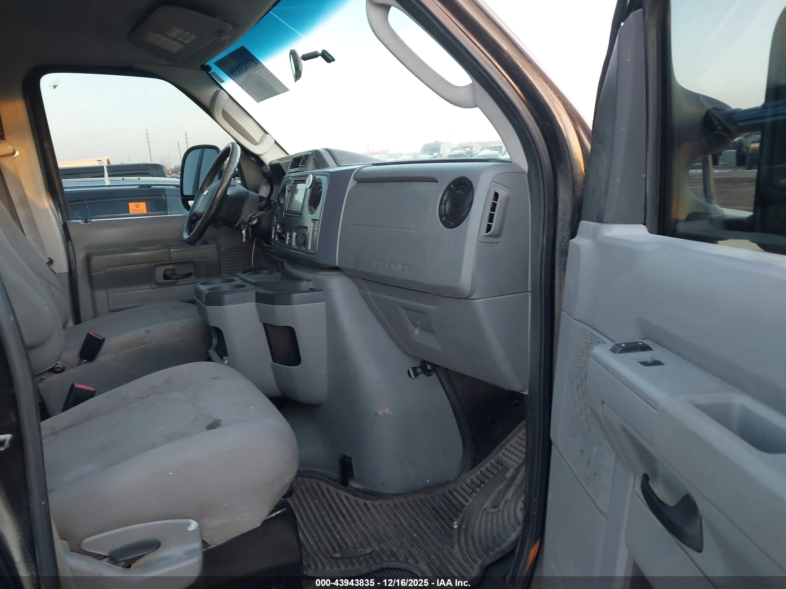 FORD E-250 image 5