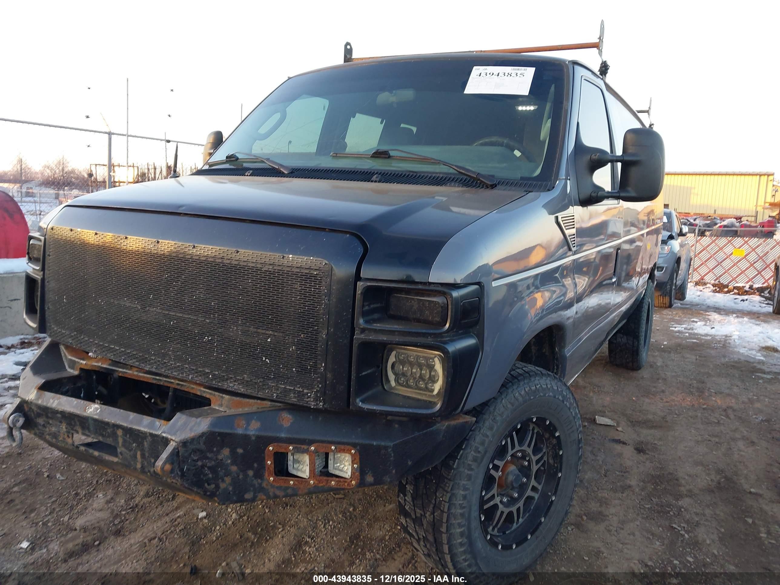 FORD E-250 image 6