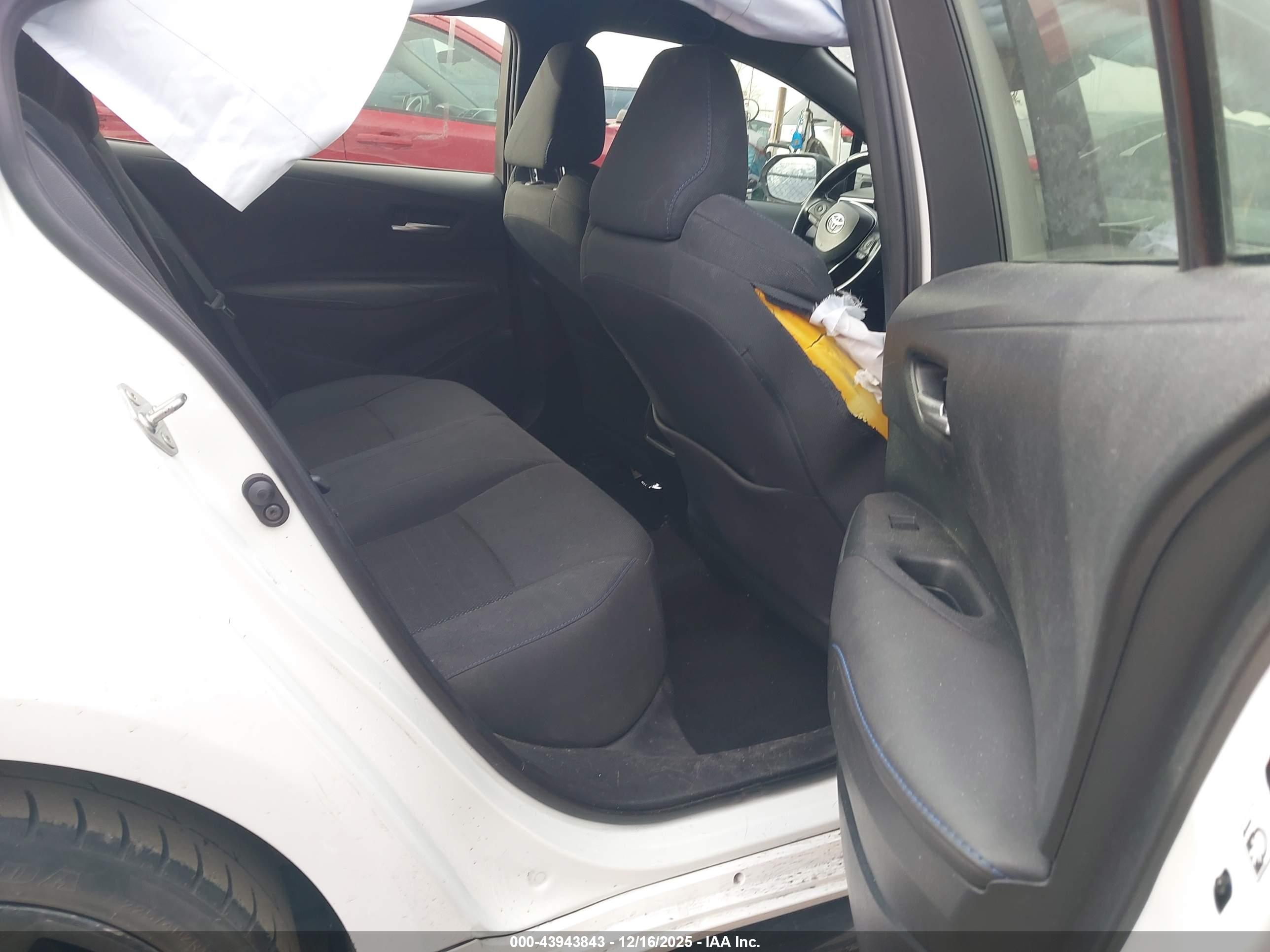 TOYOTA COROLLA image 8