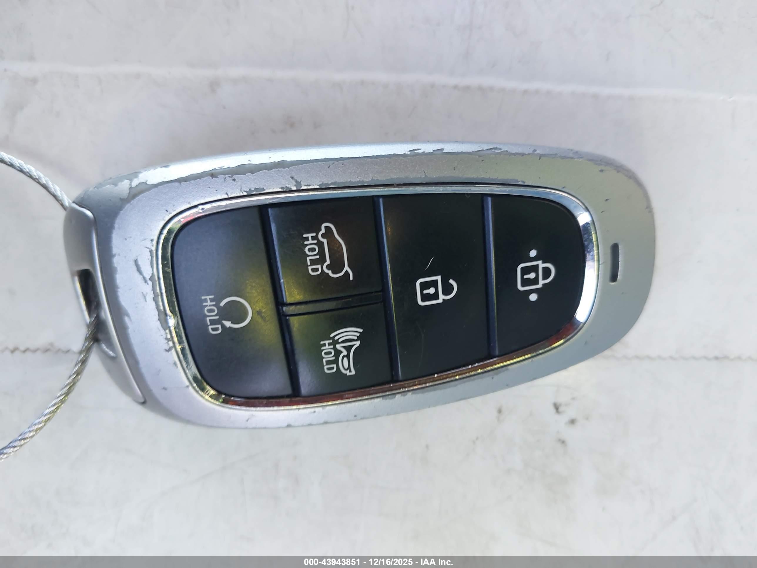 HYUNDAI SANTA image 11