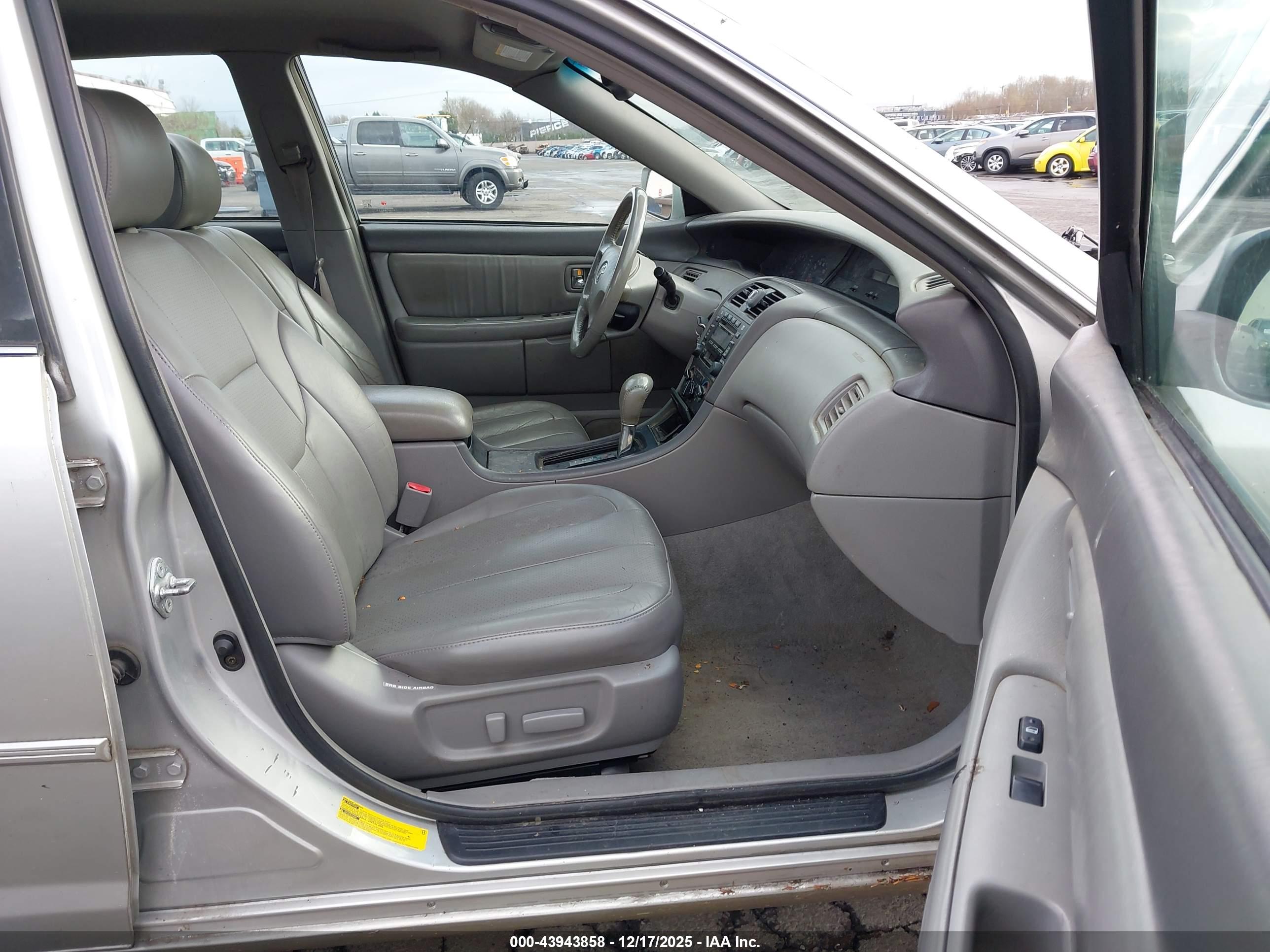 TOYOTA AVALON image 5