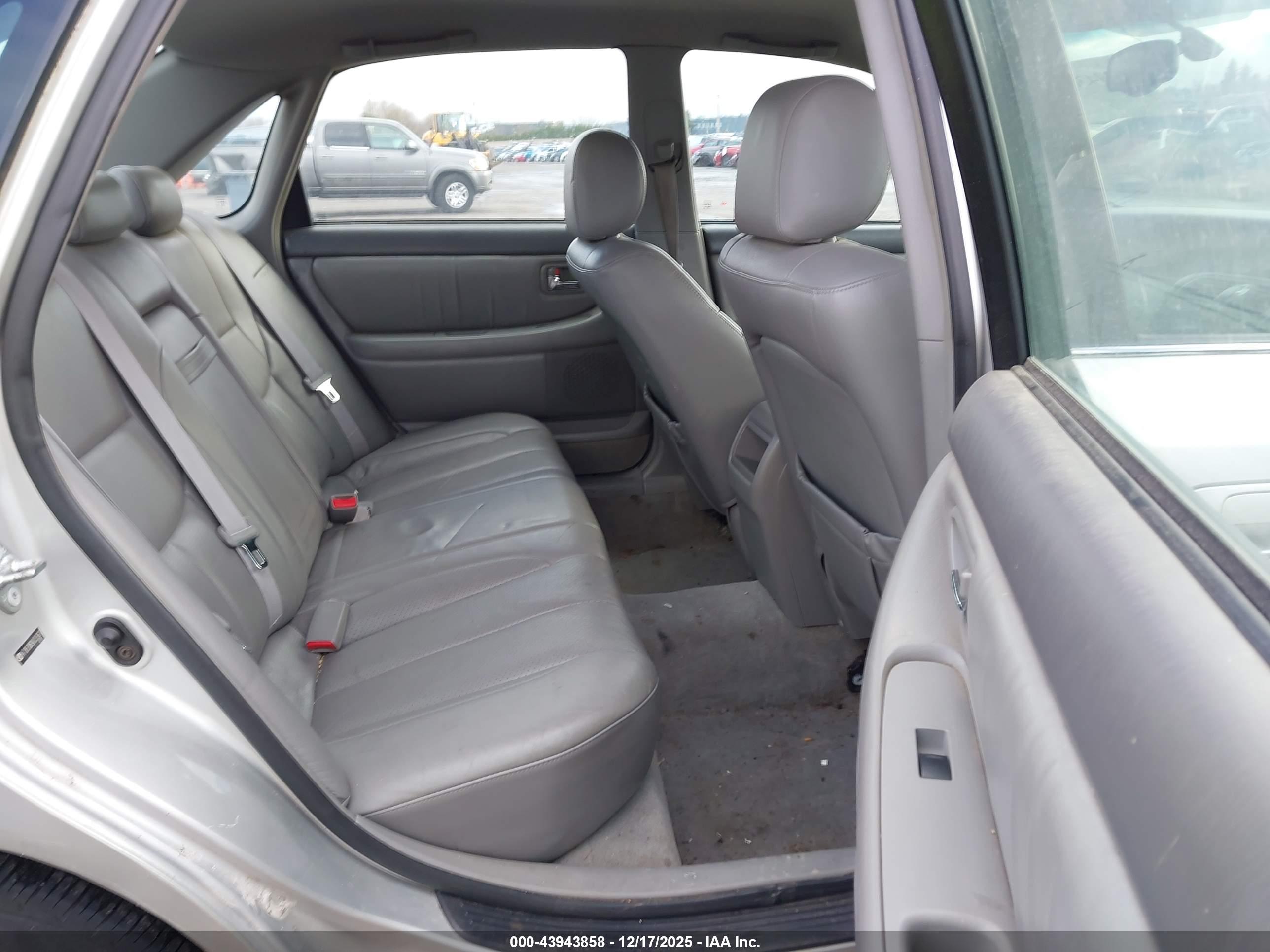 TOYOTA AVALON image 8