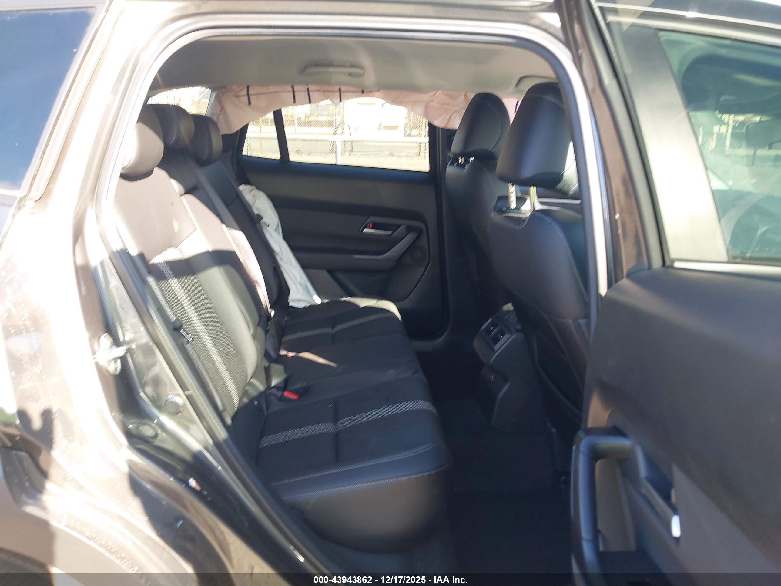 MAZDA CX-50 image 8