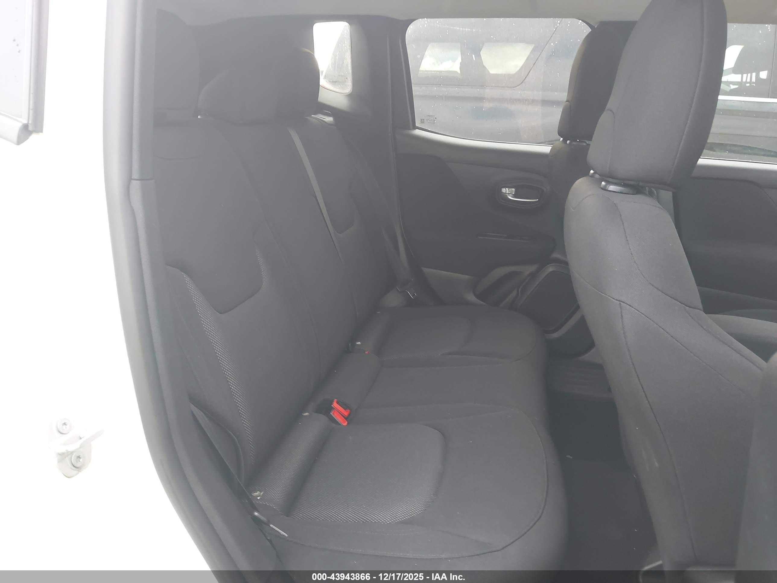 JEEP RENEGADE image 8