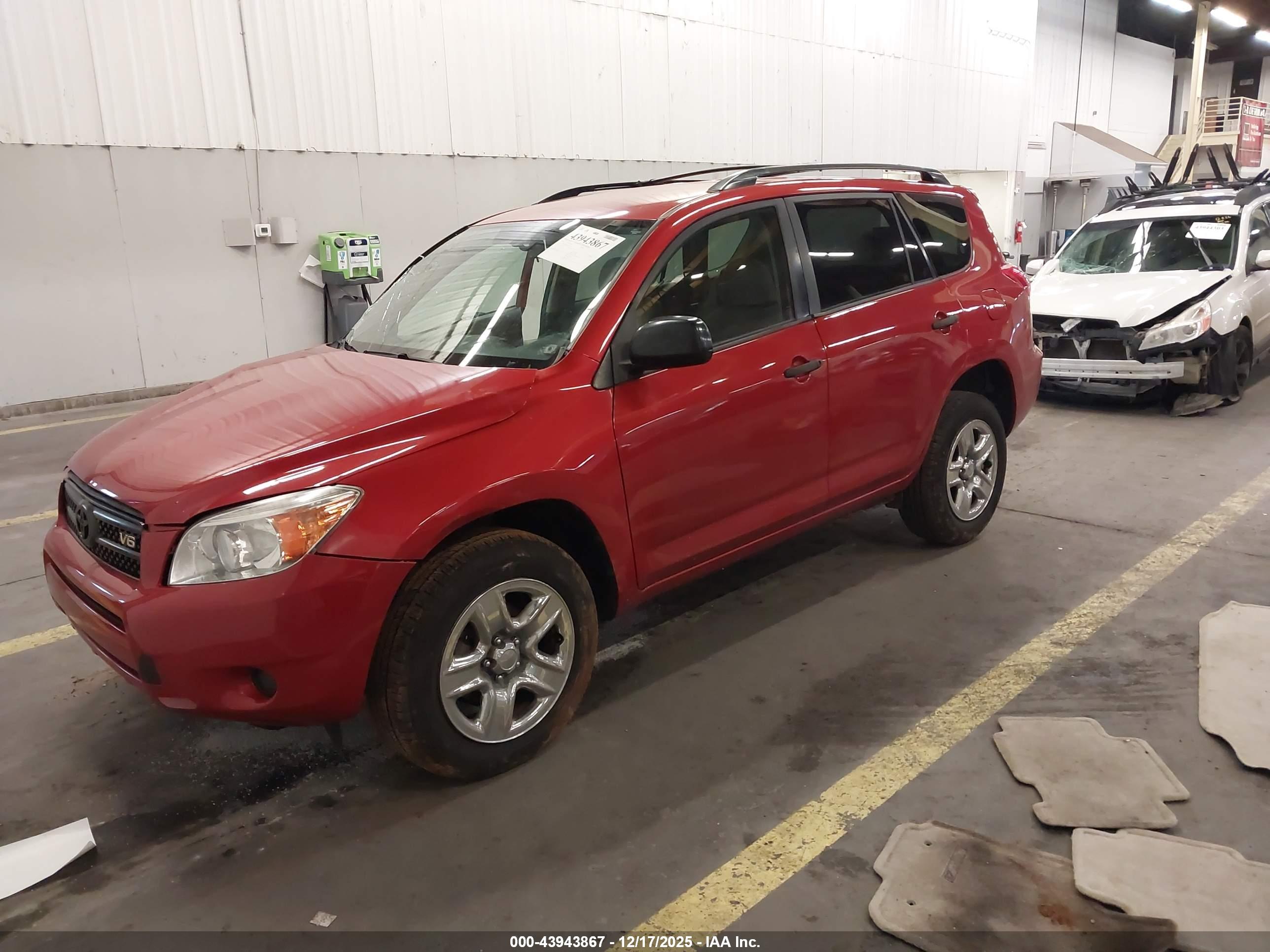 TOYOTA RAV4 image 2
