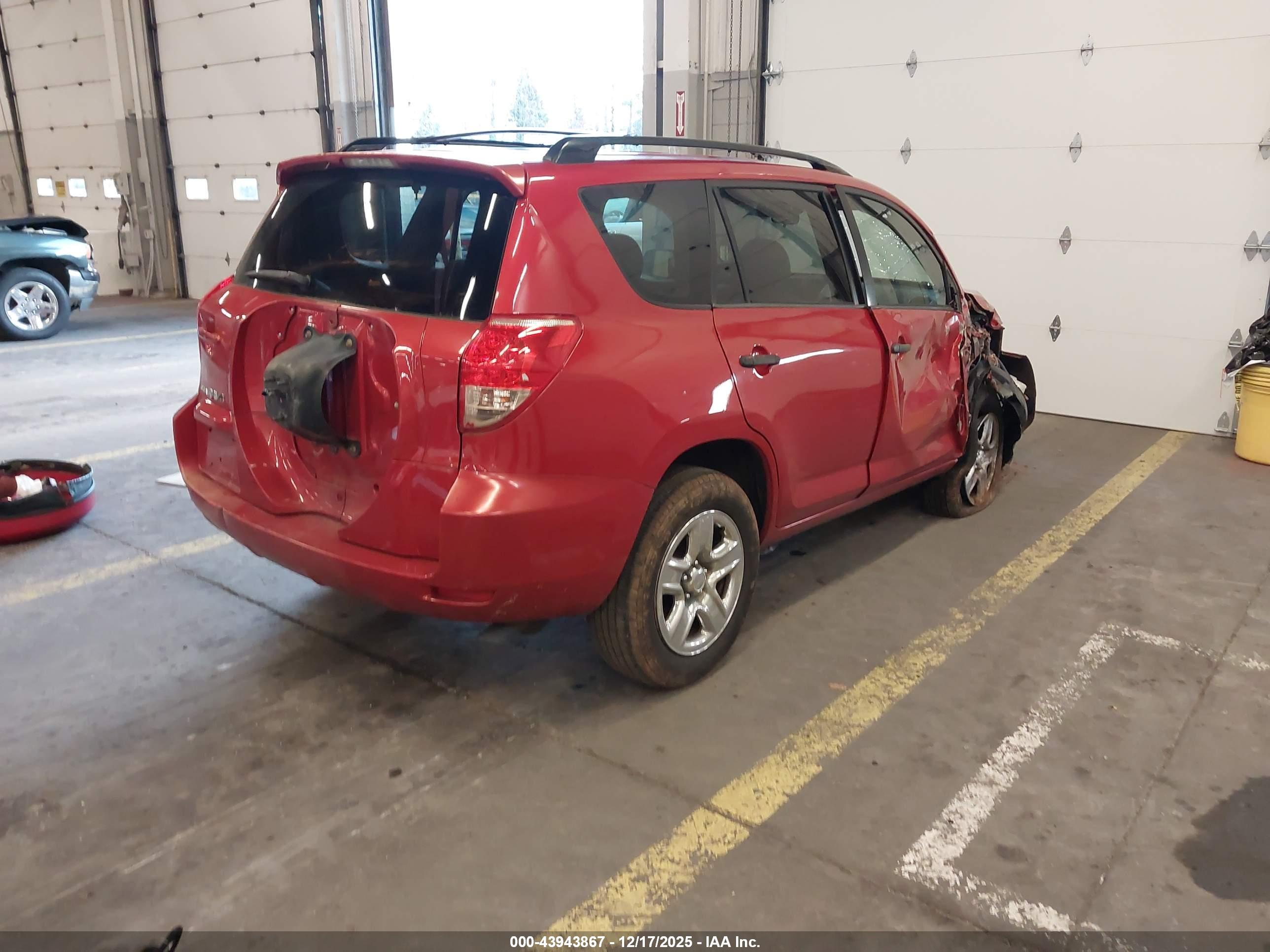 TOYOTA RAV4 image 4
