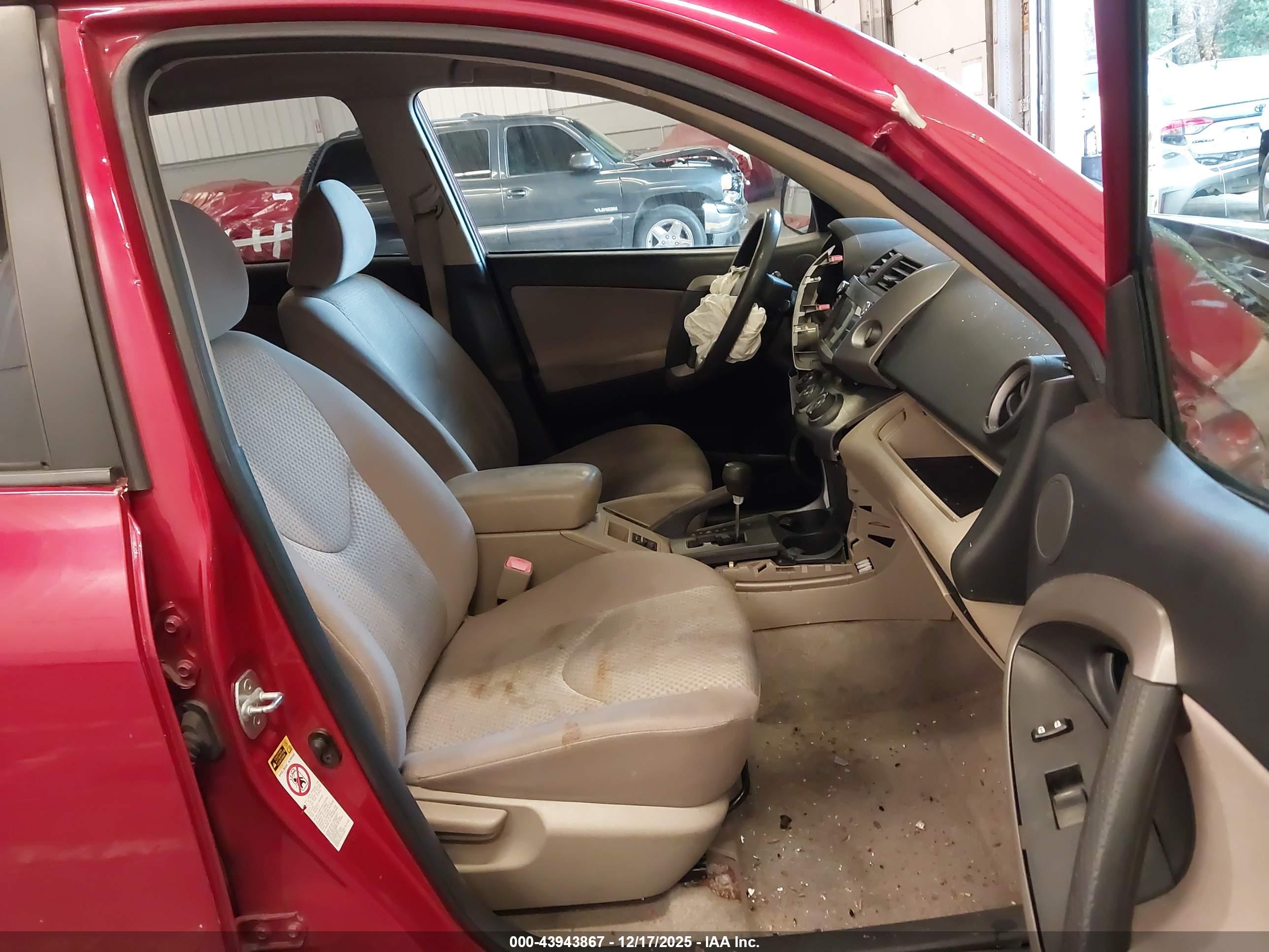 TOYOTA RAV4 image 5