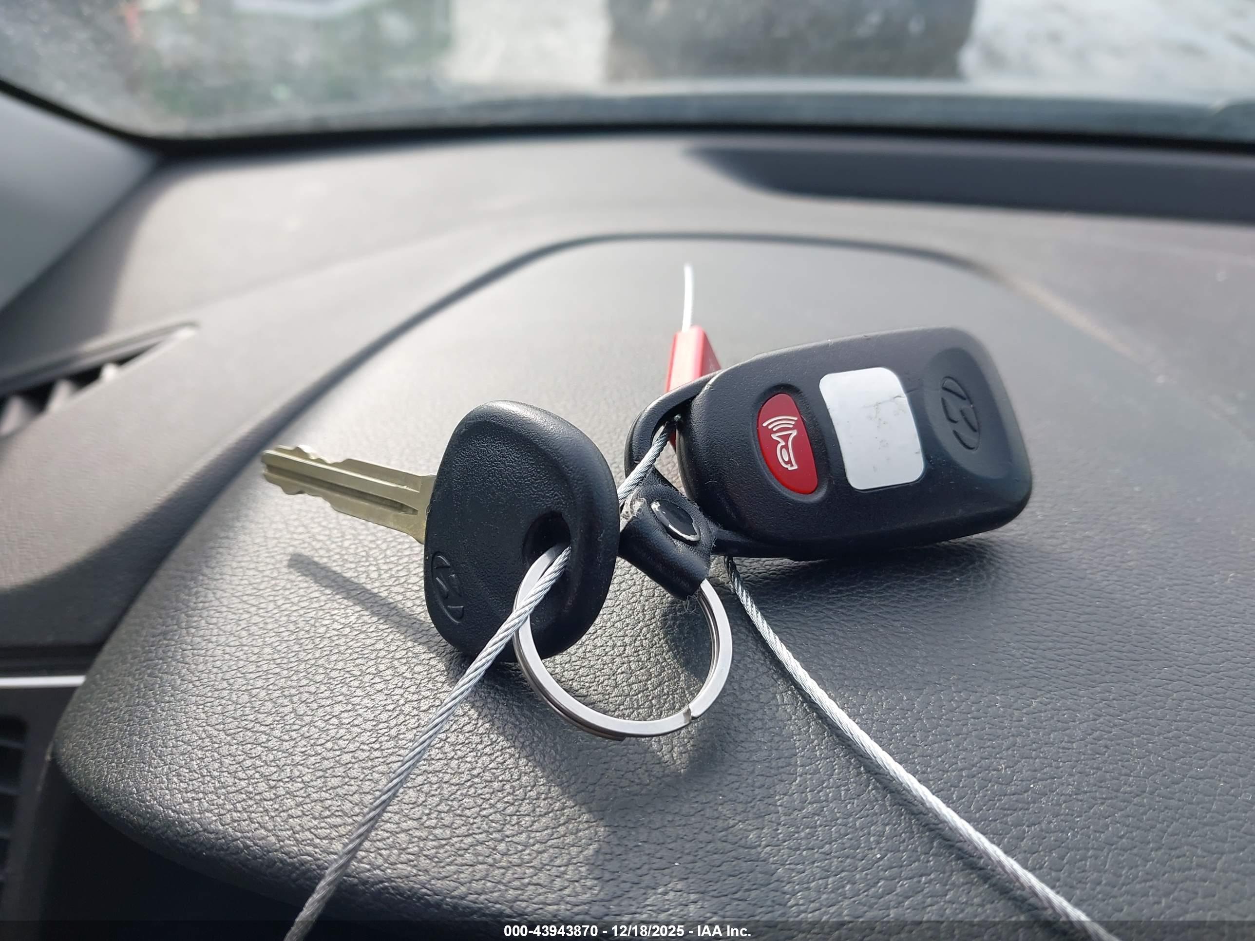 HYUNDAI ELANTRA image 11