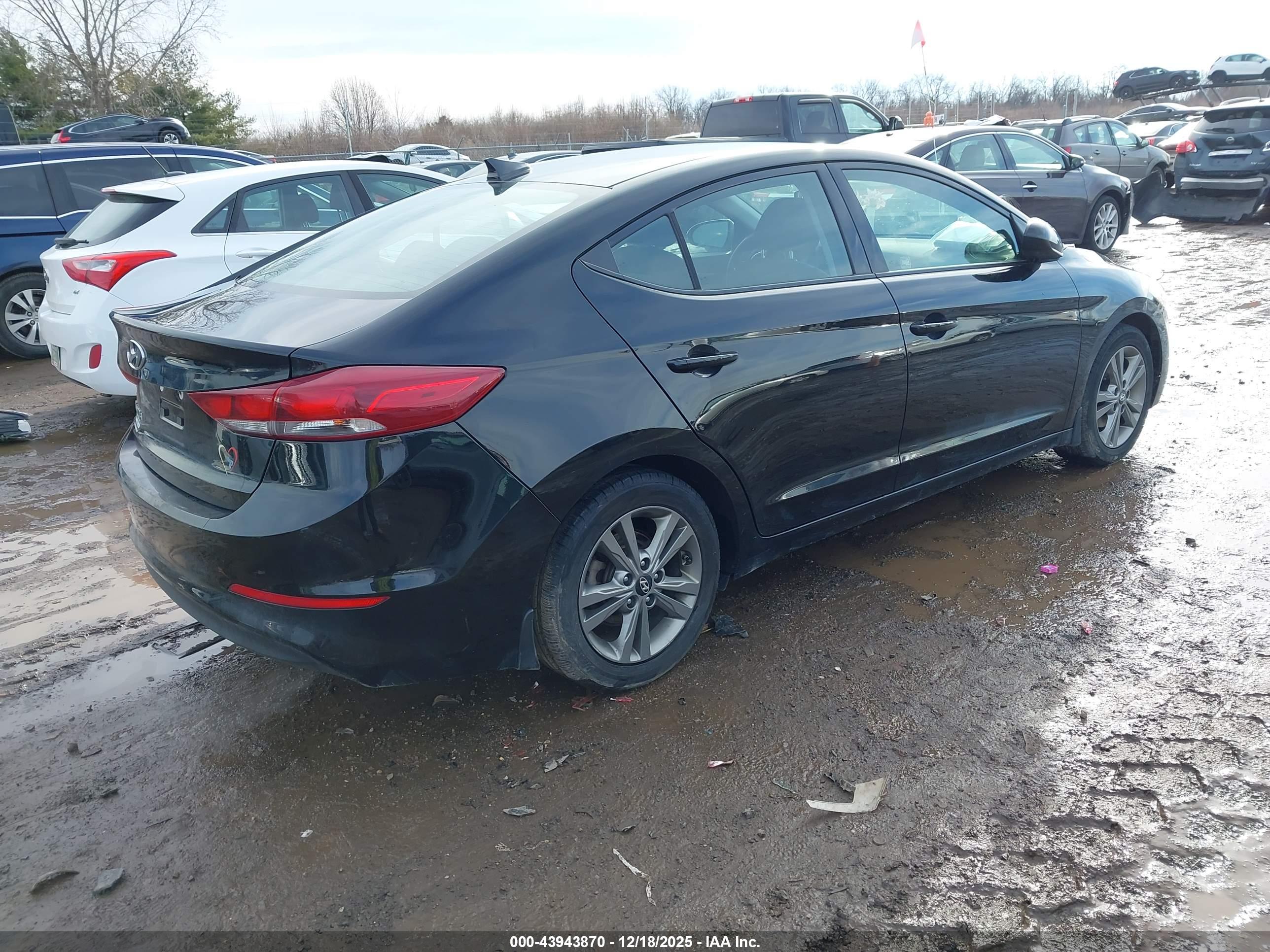 HYUNDAI ELANTRA image 4
