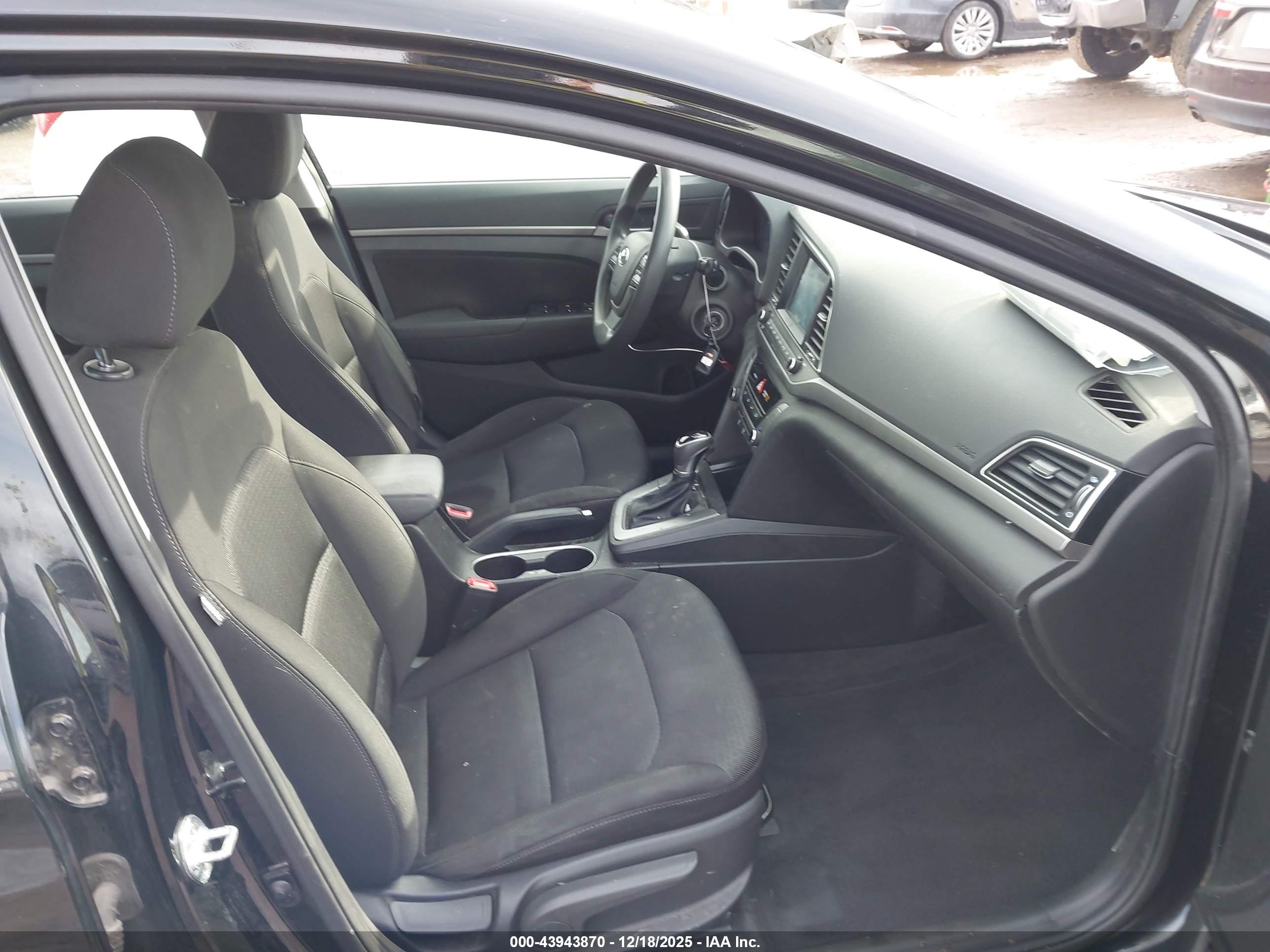 HYUNDAI ELANTRA image 5