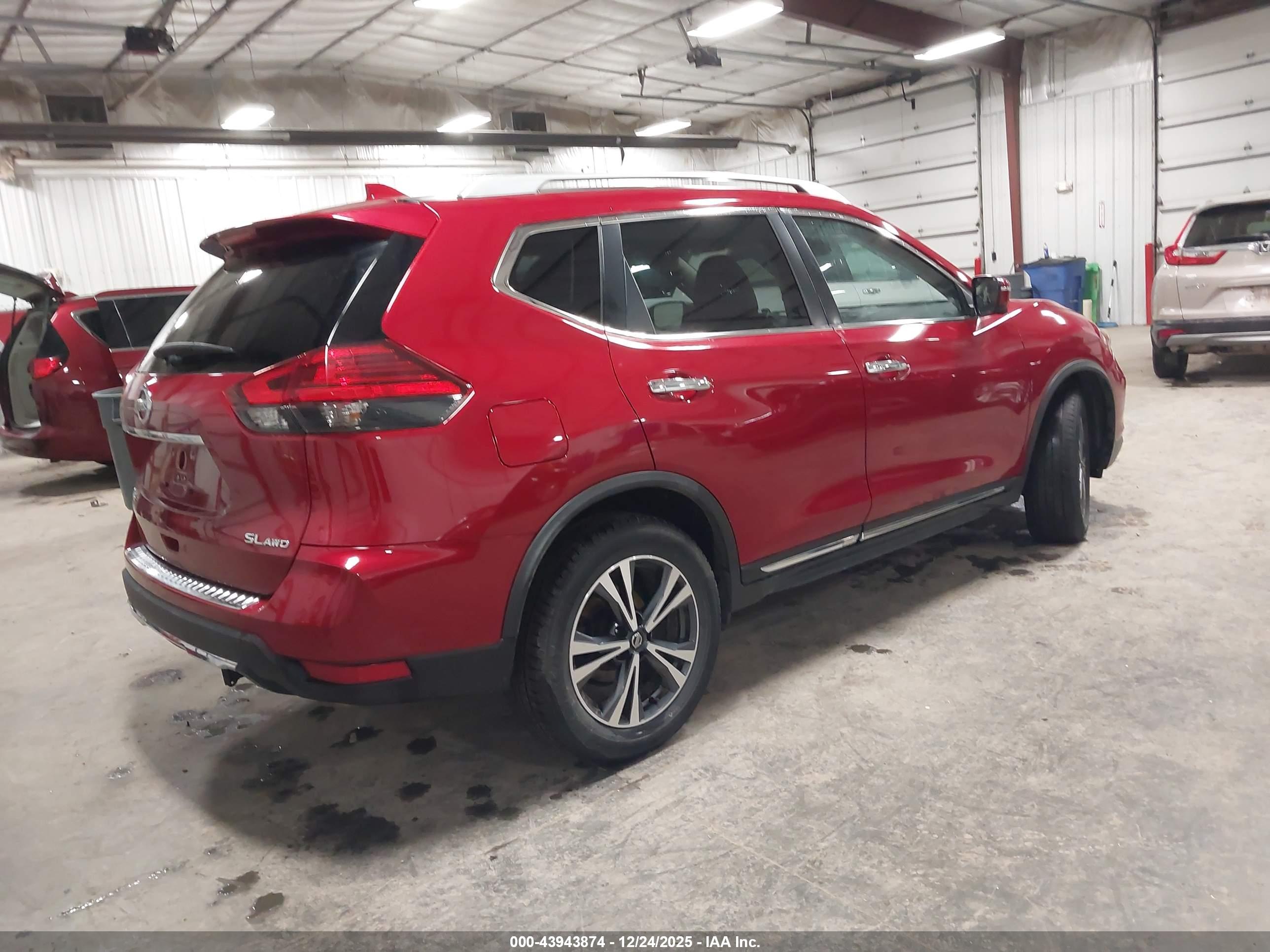 NISSAN ROGUE image 4