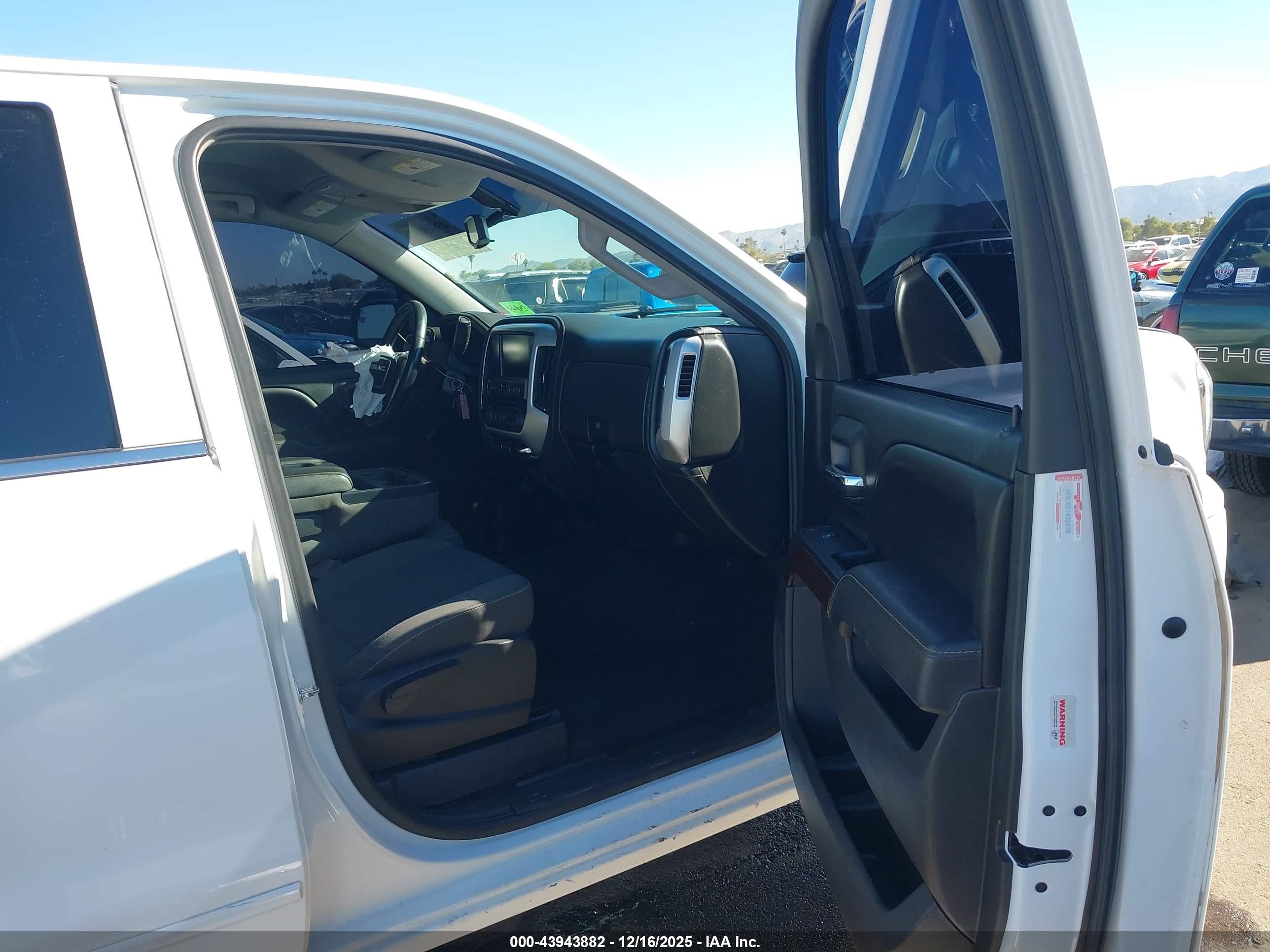 GMC SIERRA image 5