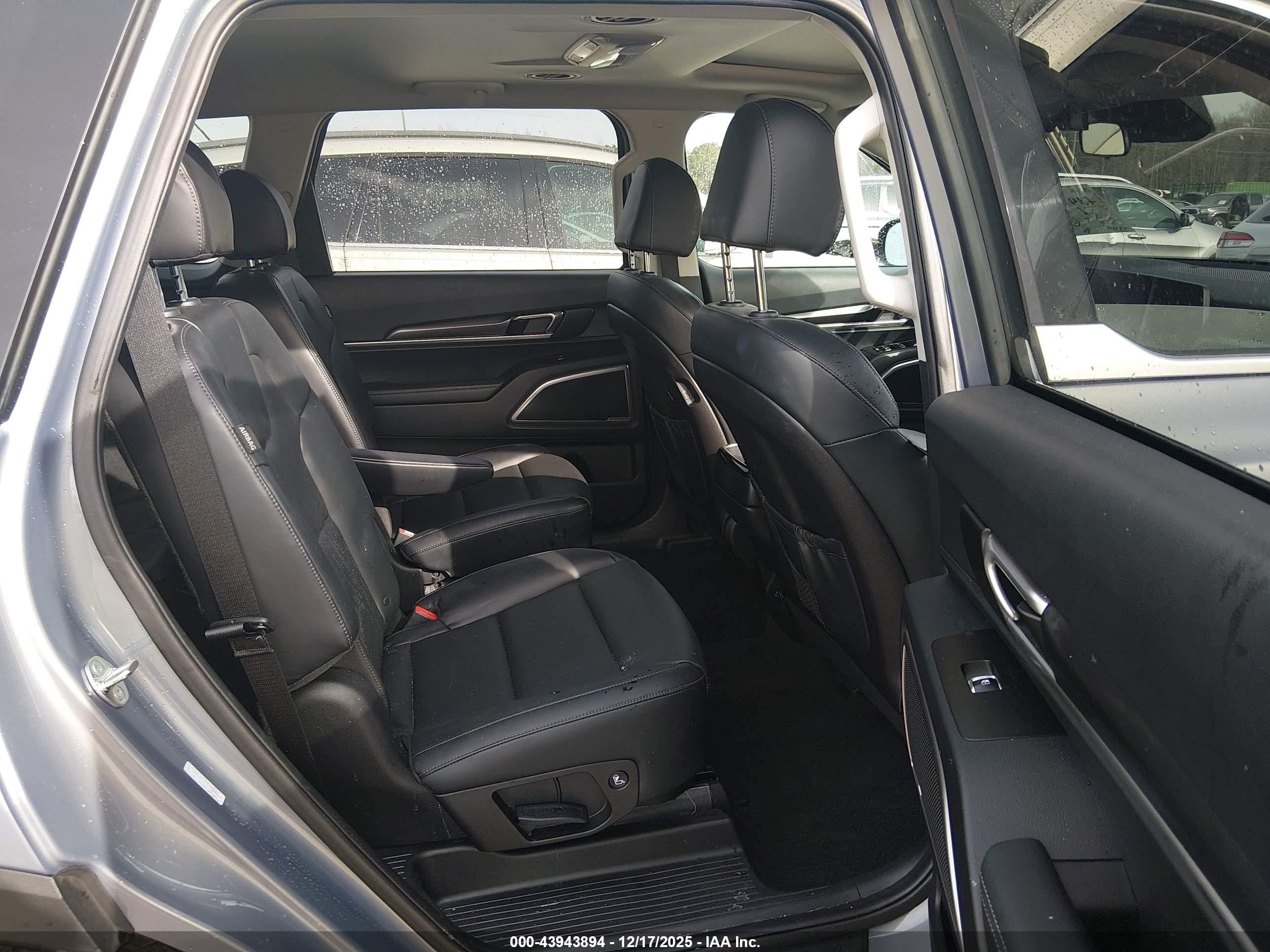 KIA TELLURIDE image 8