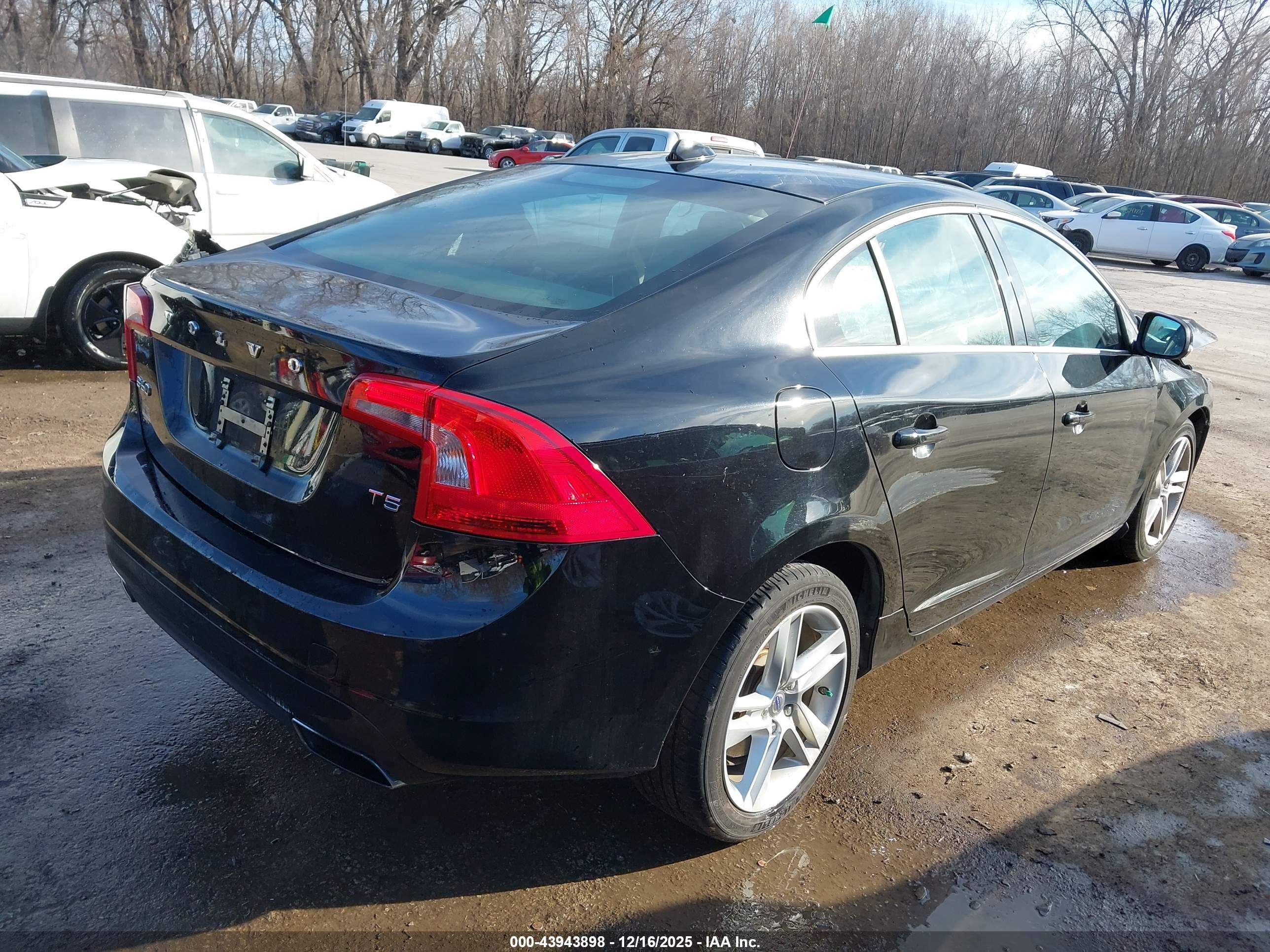 VOLVO S60 image 4