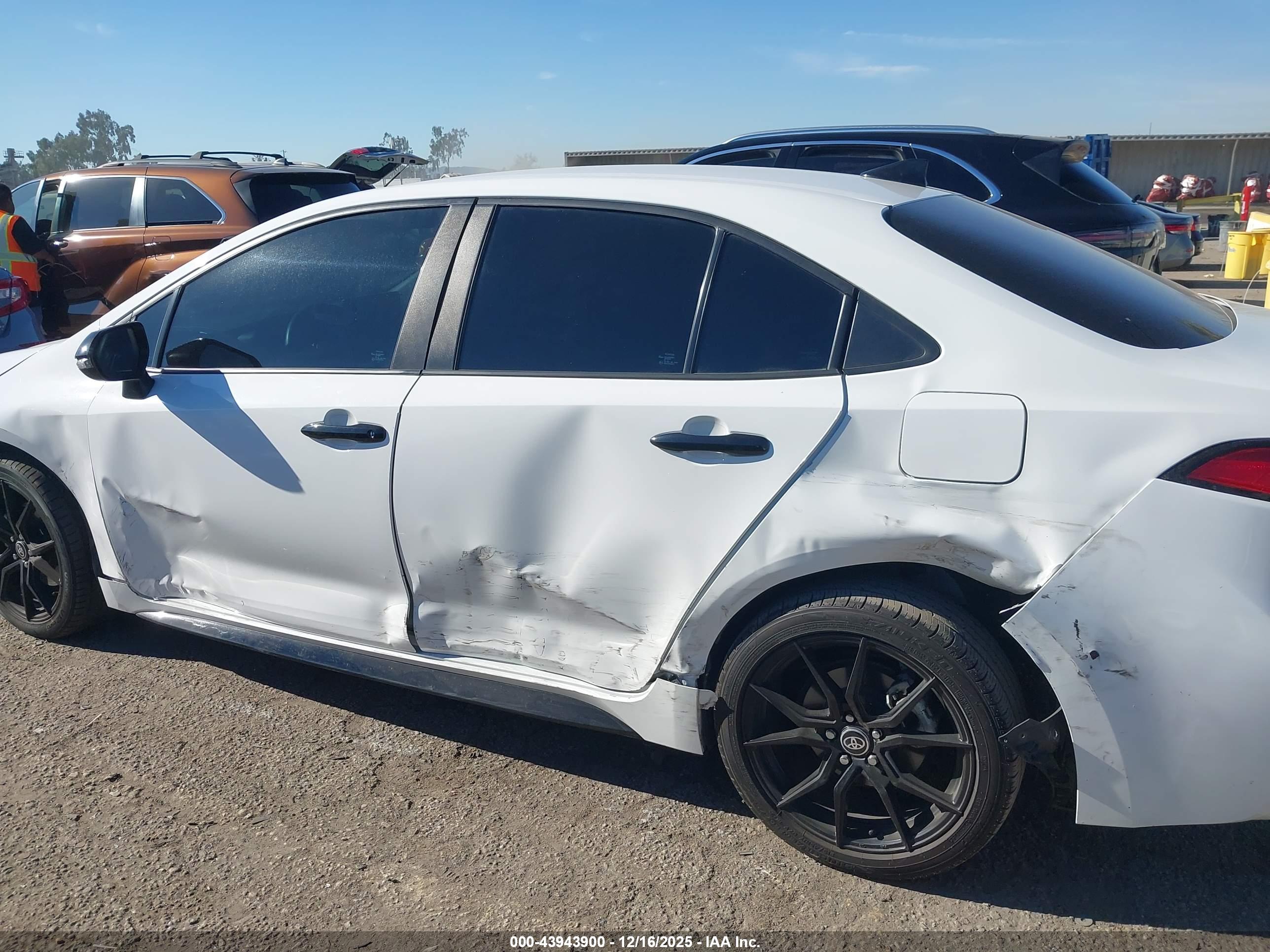 TOYOTA COROLLA image 6