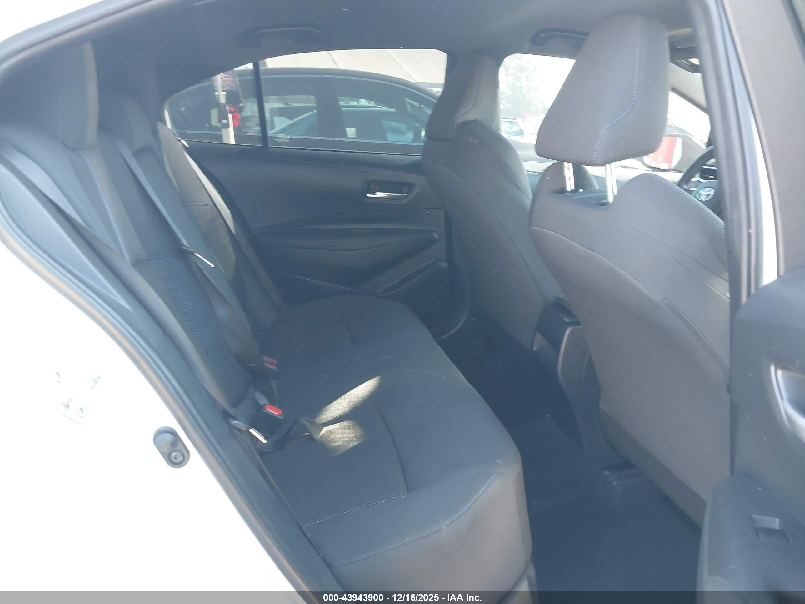 TOYOTA COROLLA image 8