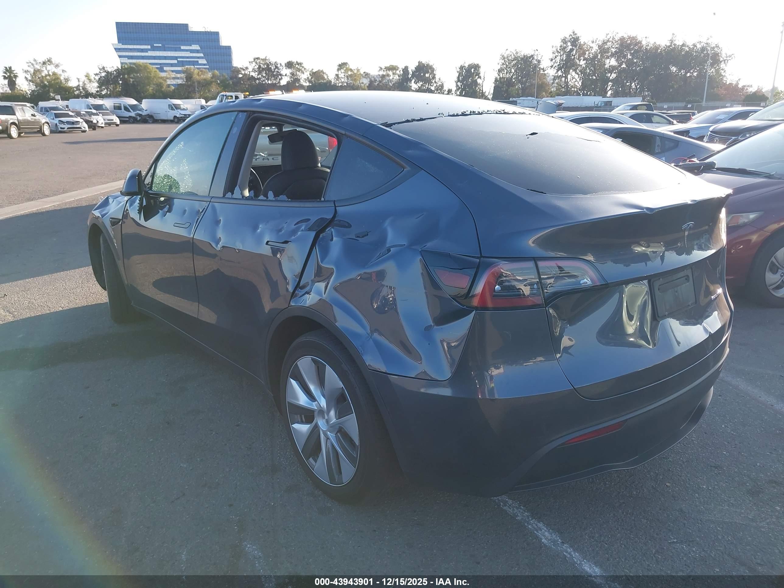 TESLA MODEL image 3