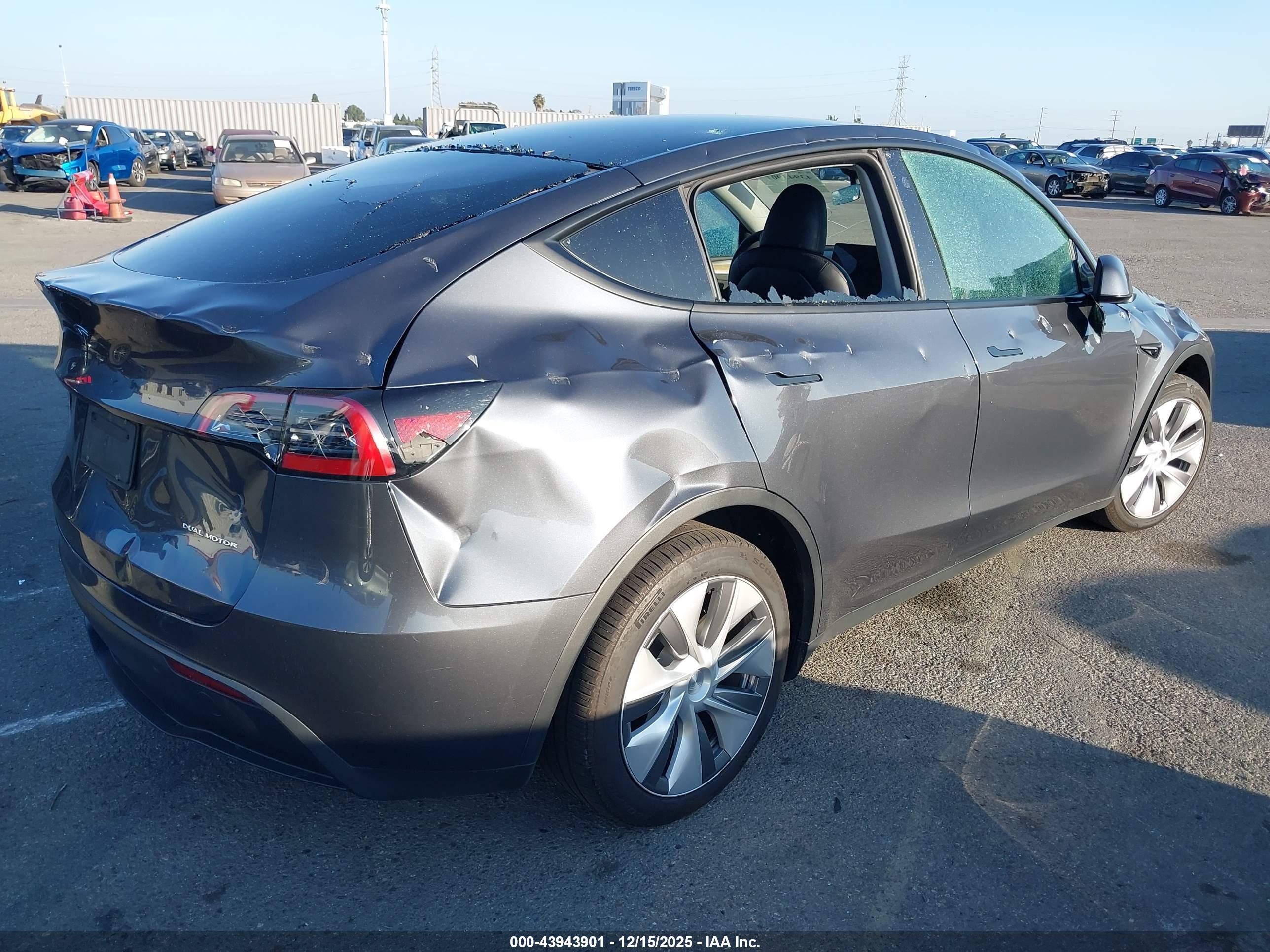 TESLA MODEL image 4