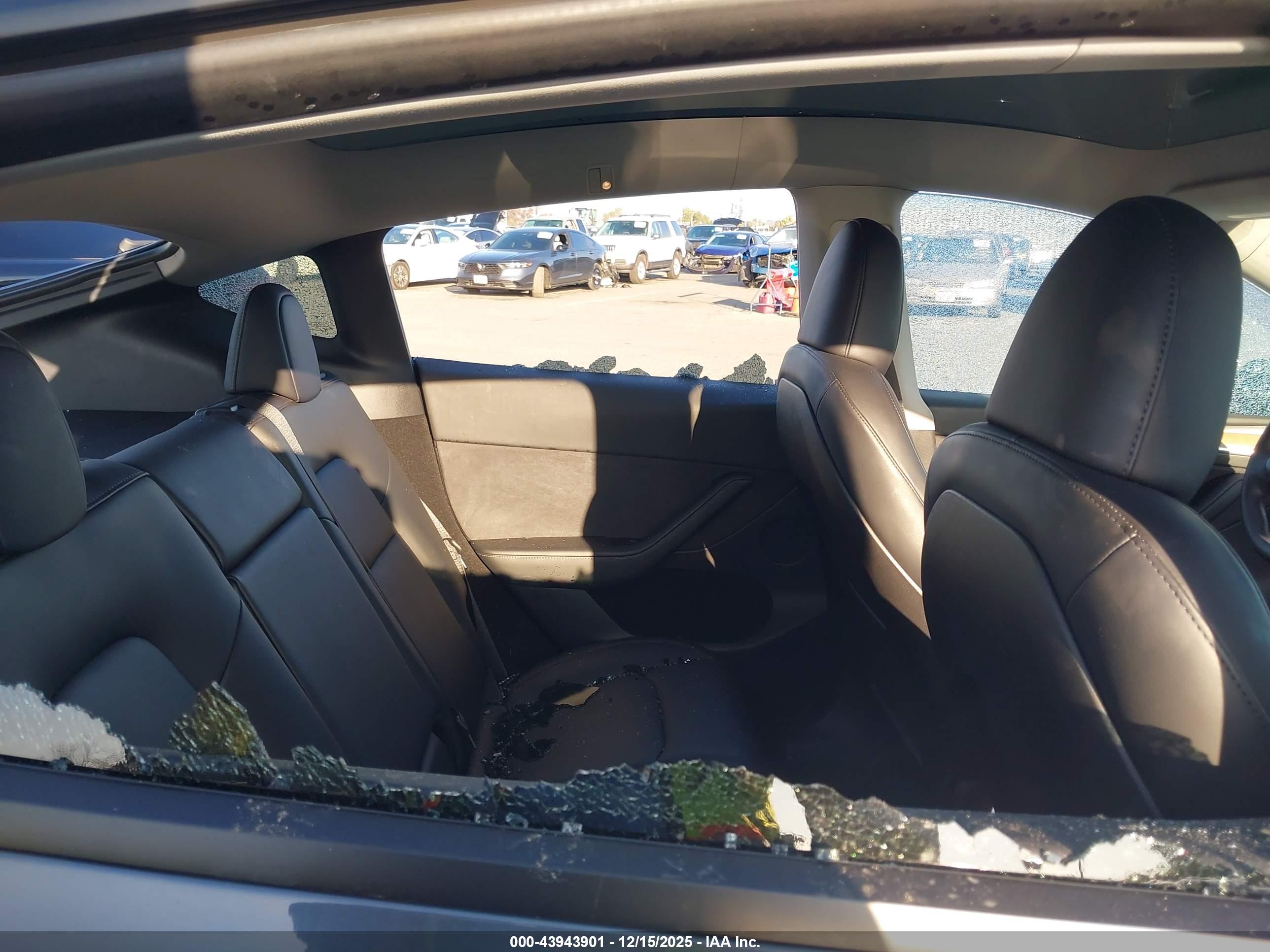 TESLA MODEL image 8