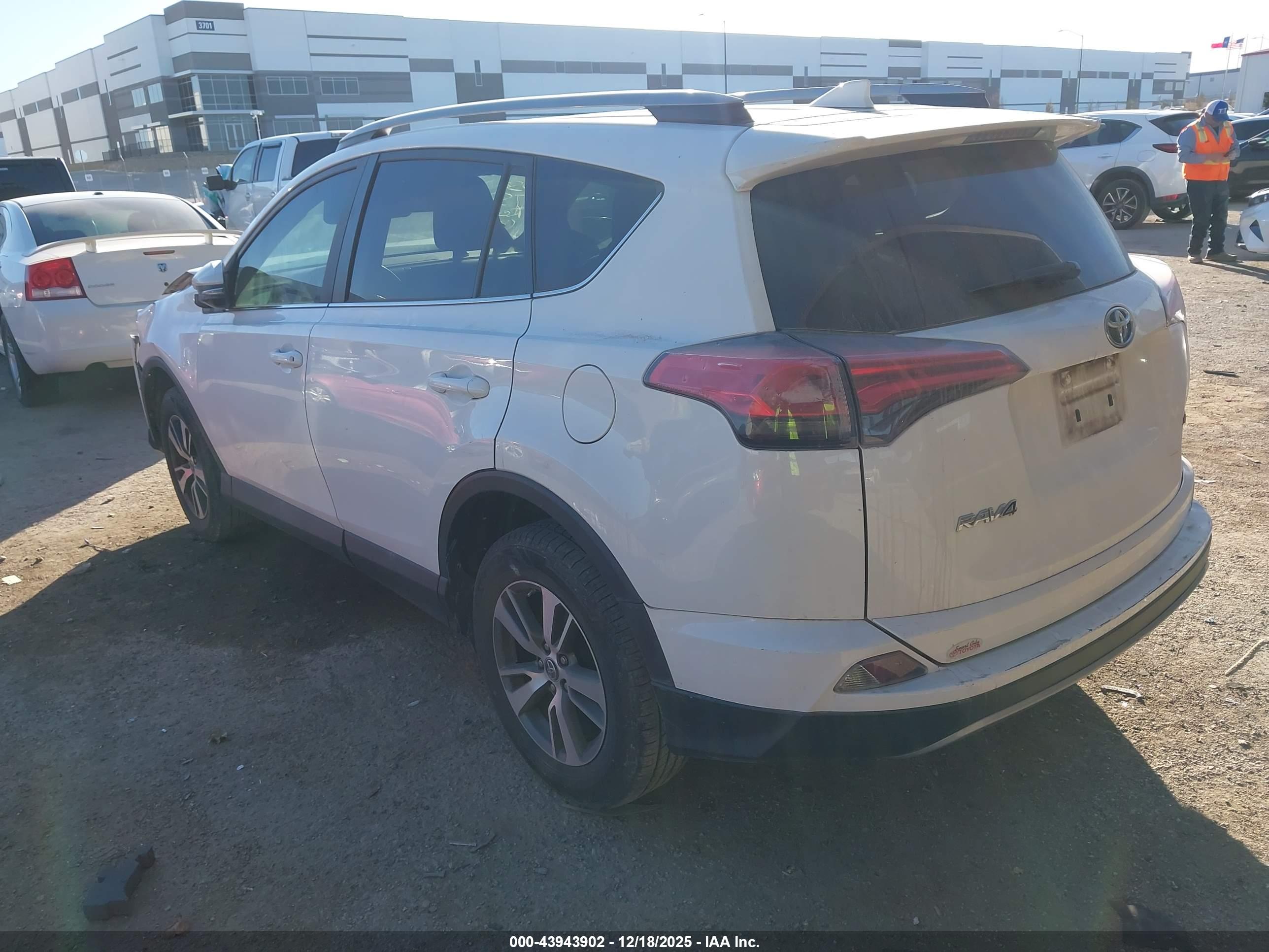 TOYOTA RAV4 image 3