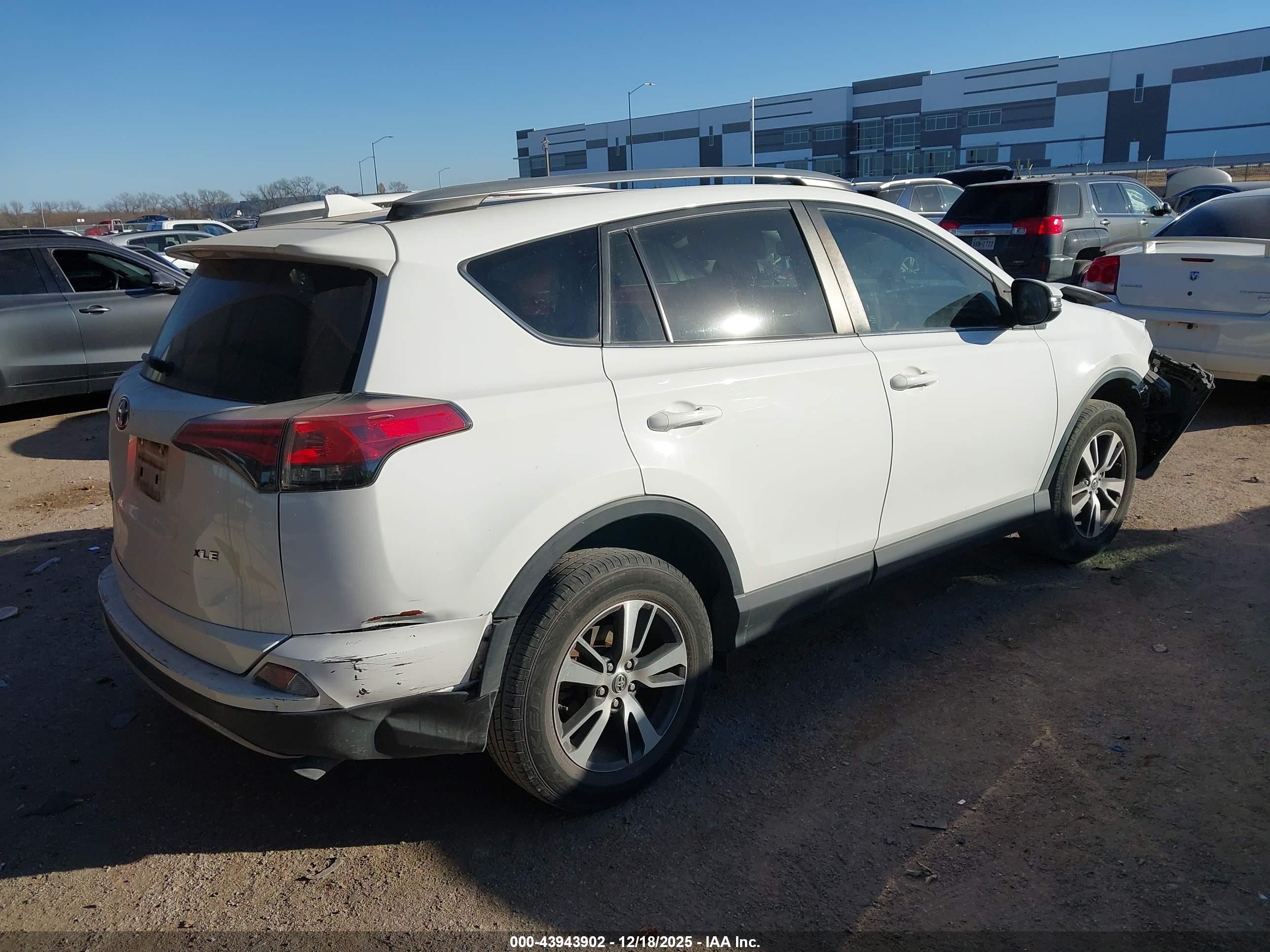 TOYOTA RAV4 image 4