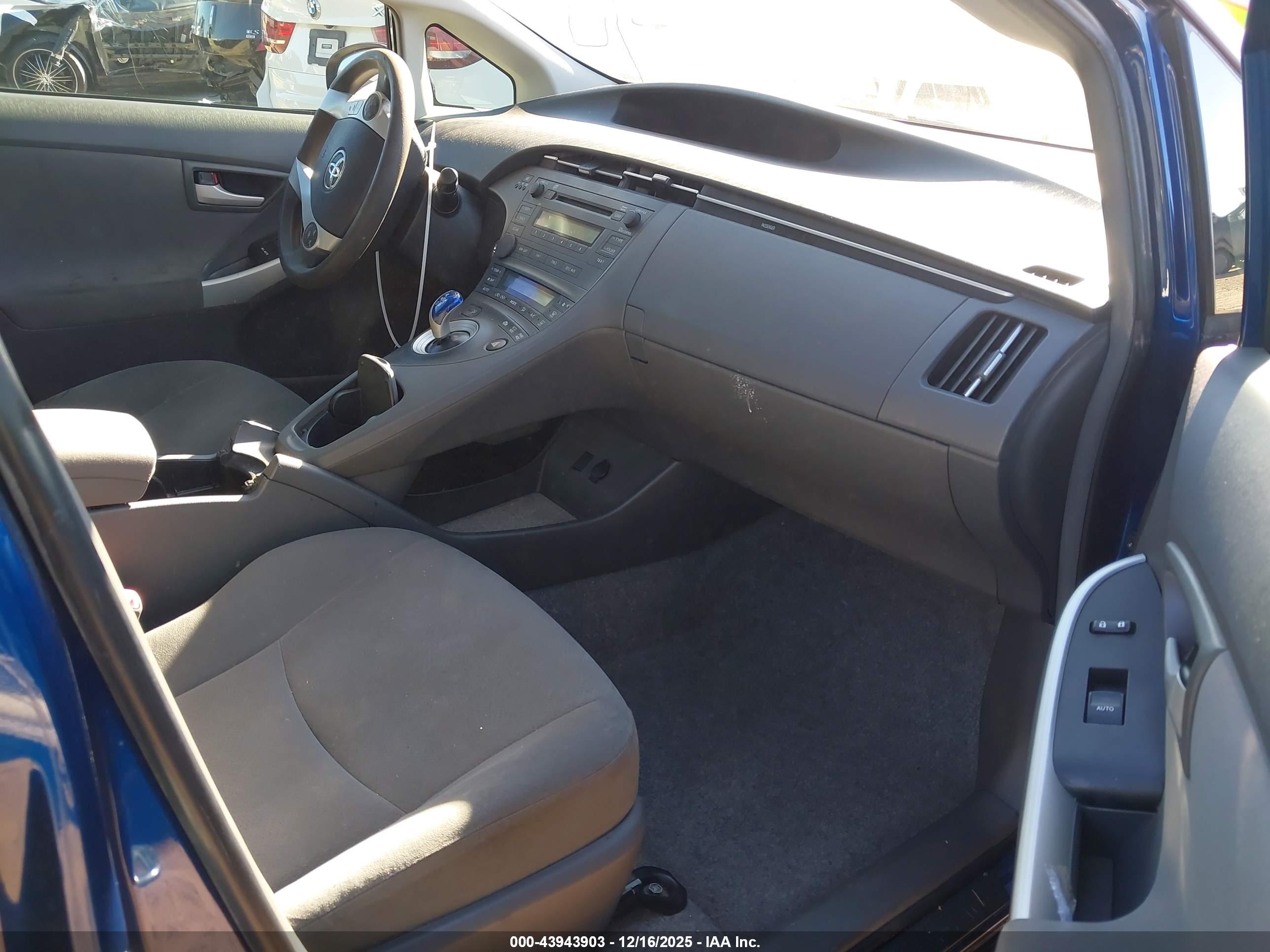 TOYOTA PRIUS image 5