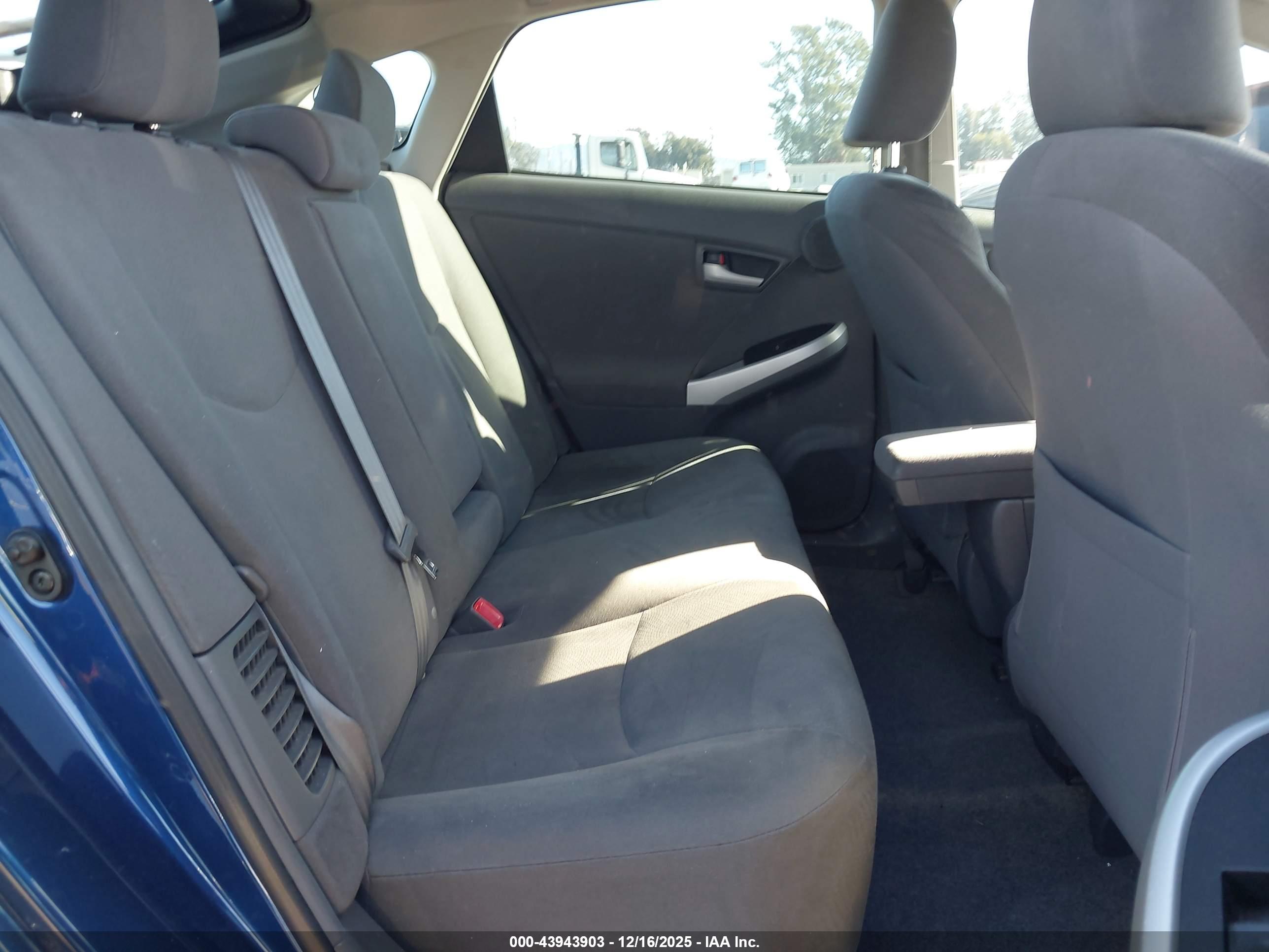 TOYOTA PRIUS image 8