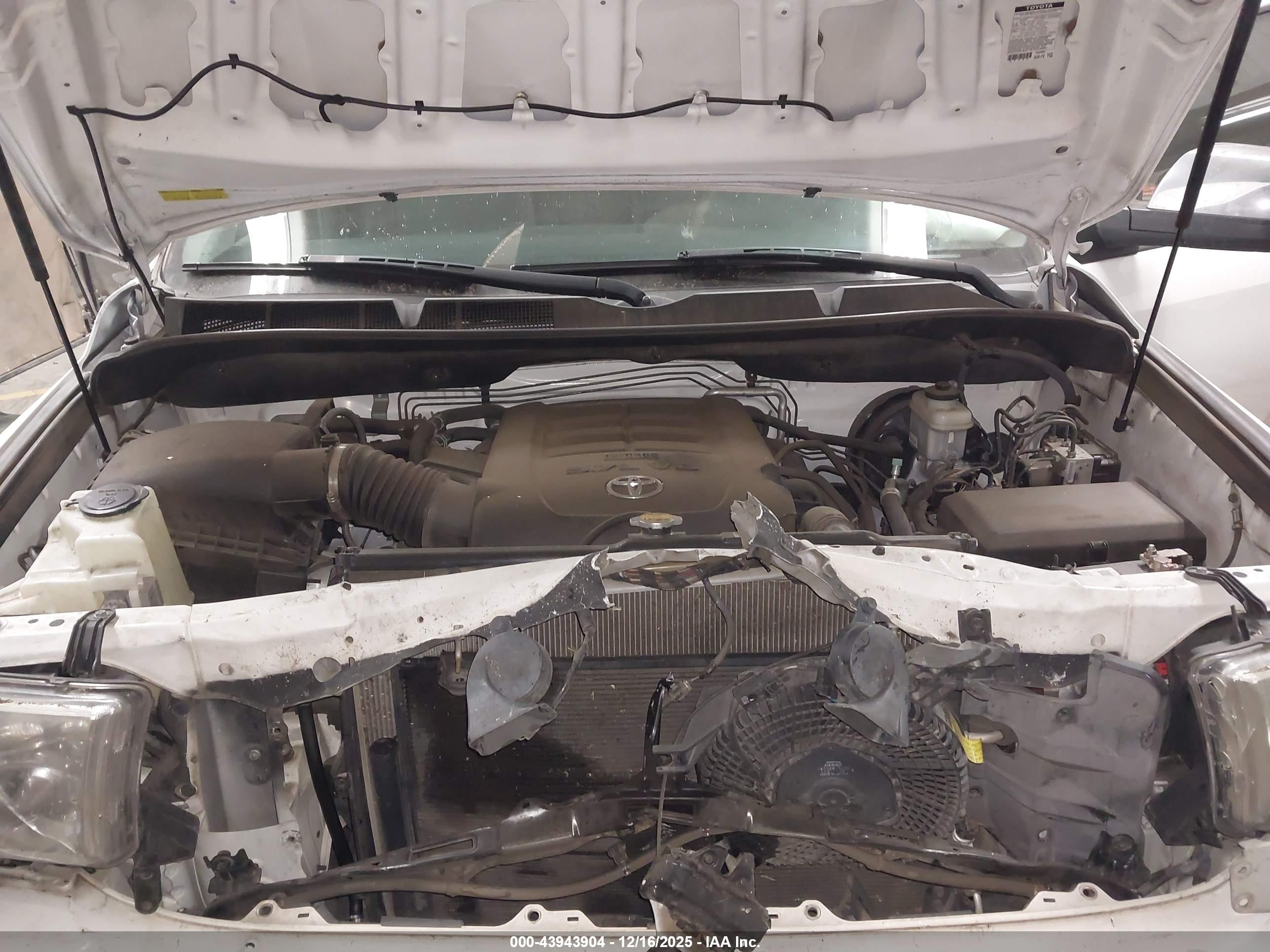 TOYOTA SEQUOIA image 10