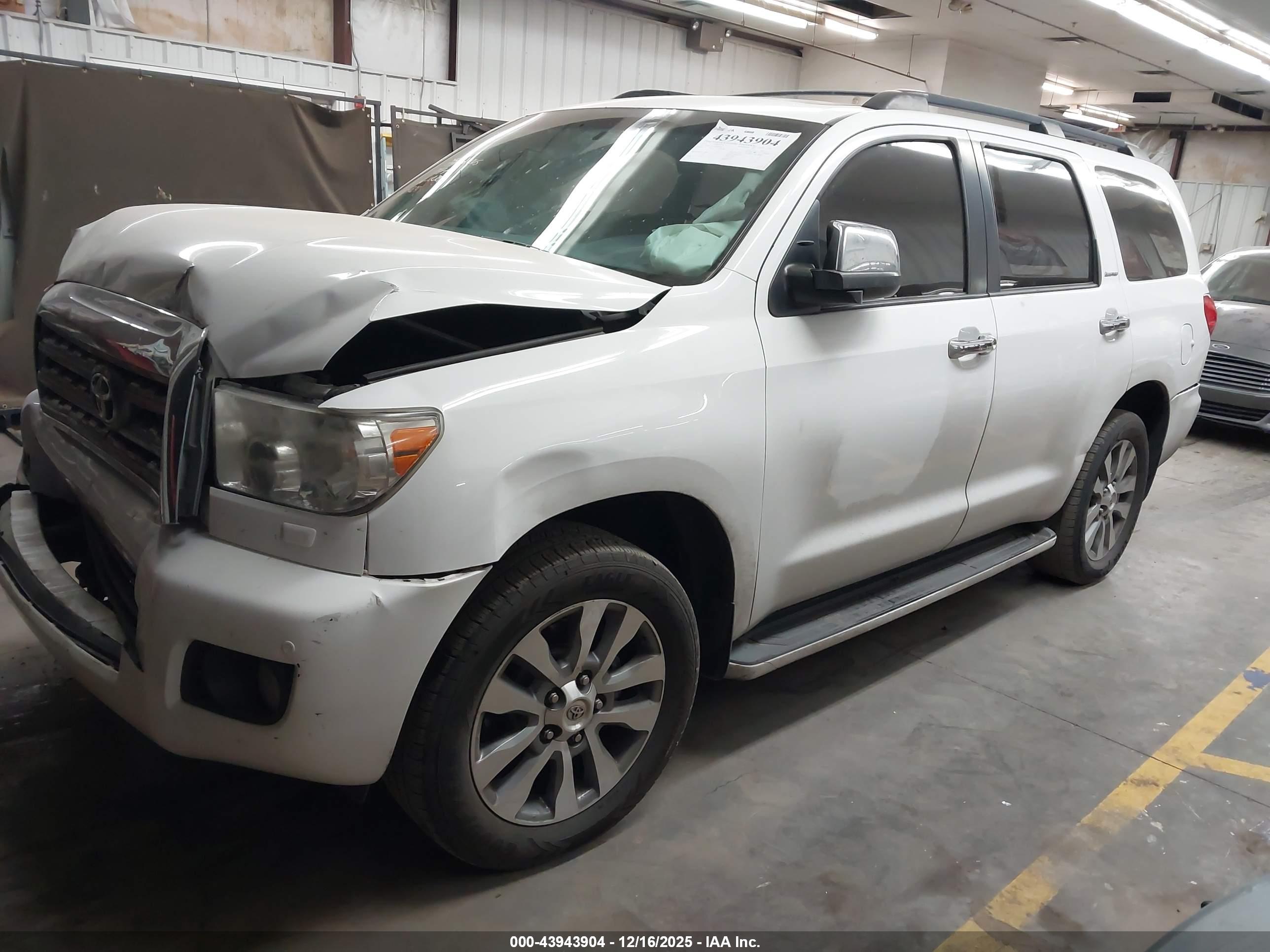 TOYOTA SEQUOIA image 2