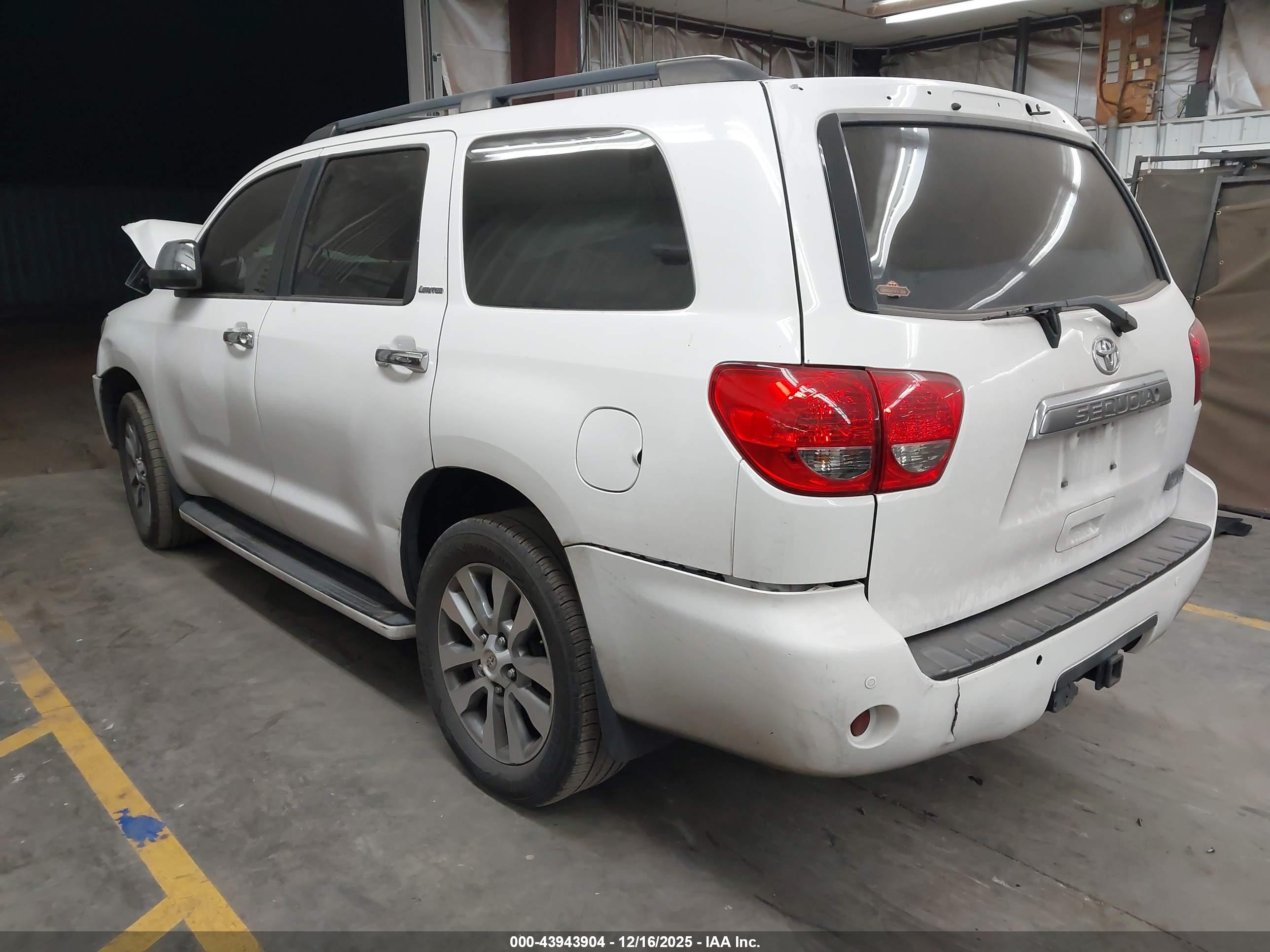 TOYOTA SEQUOIA image 3