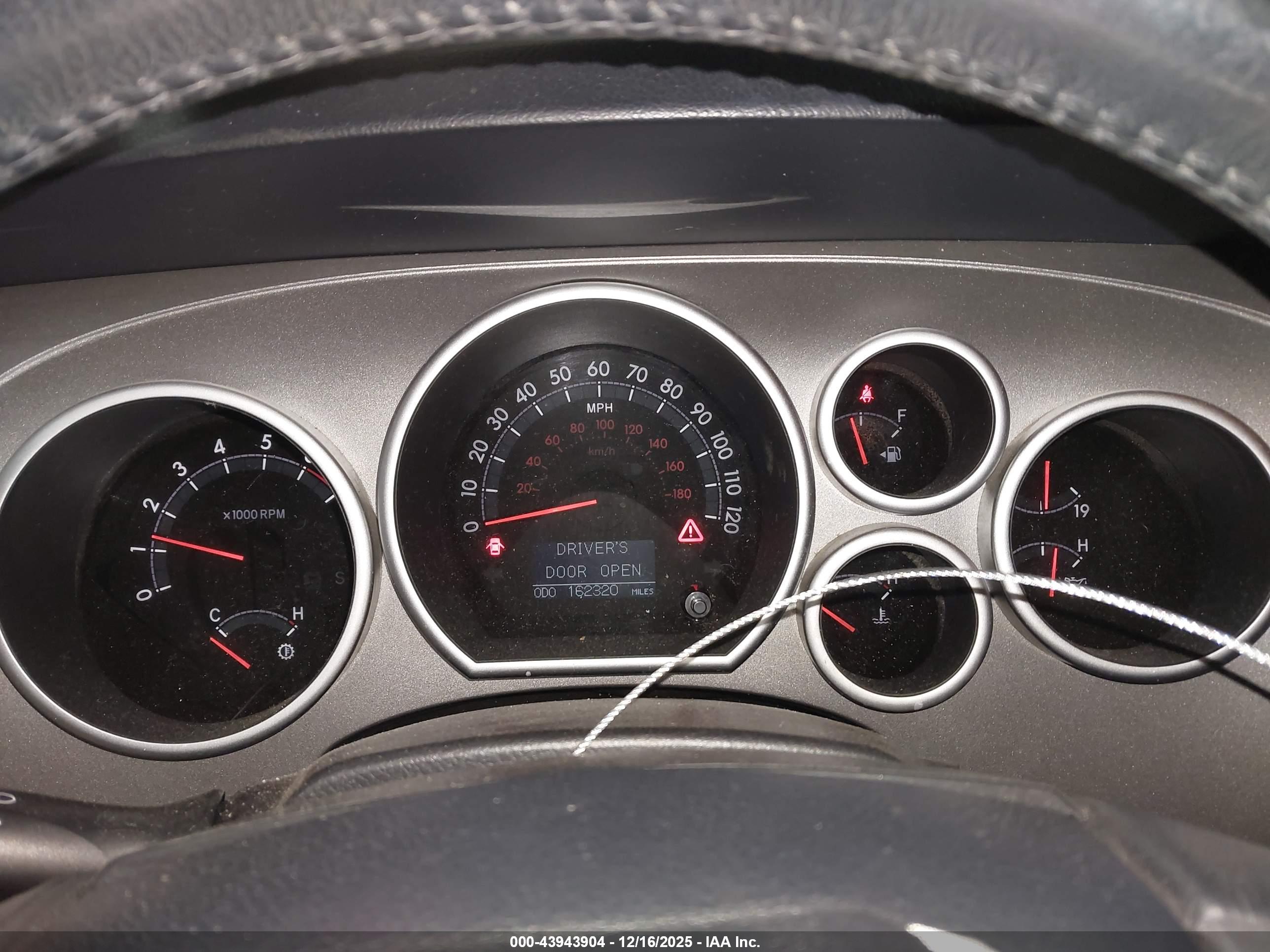 TOYOTA SEQUOIA image 7