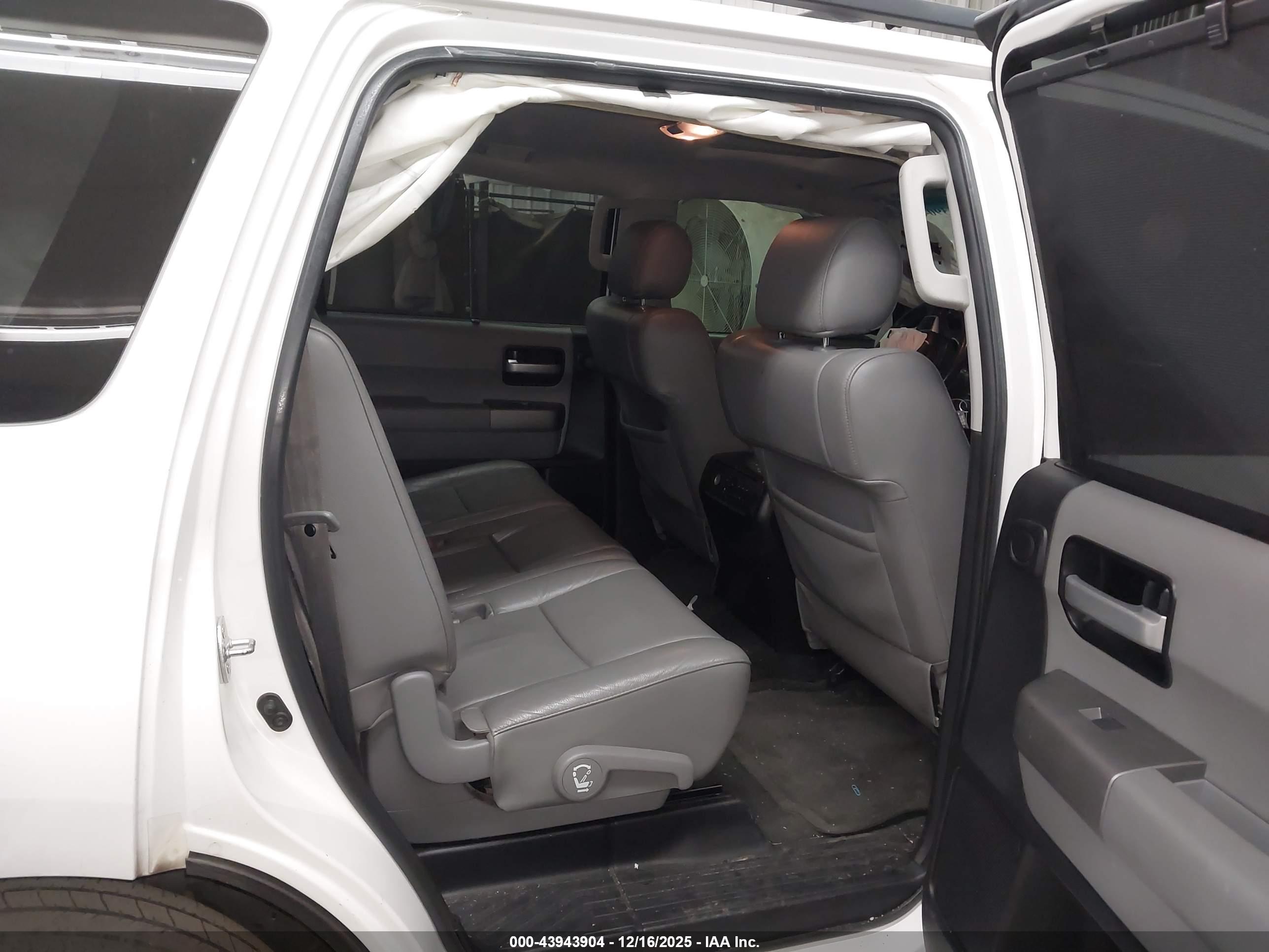 TOYOTA SEQUOIA image 8