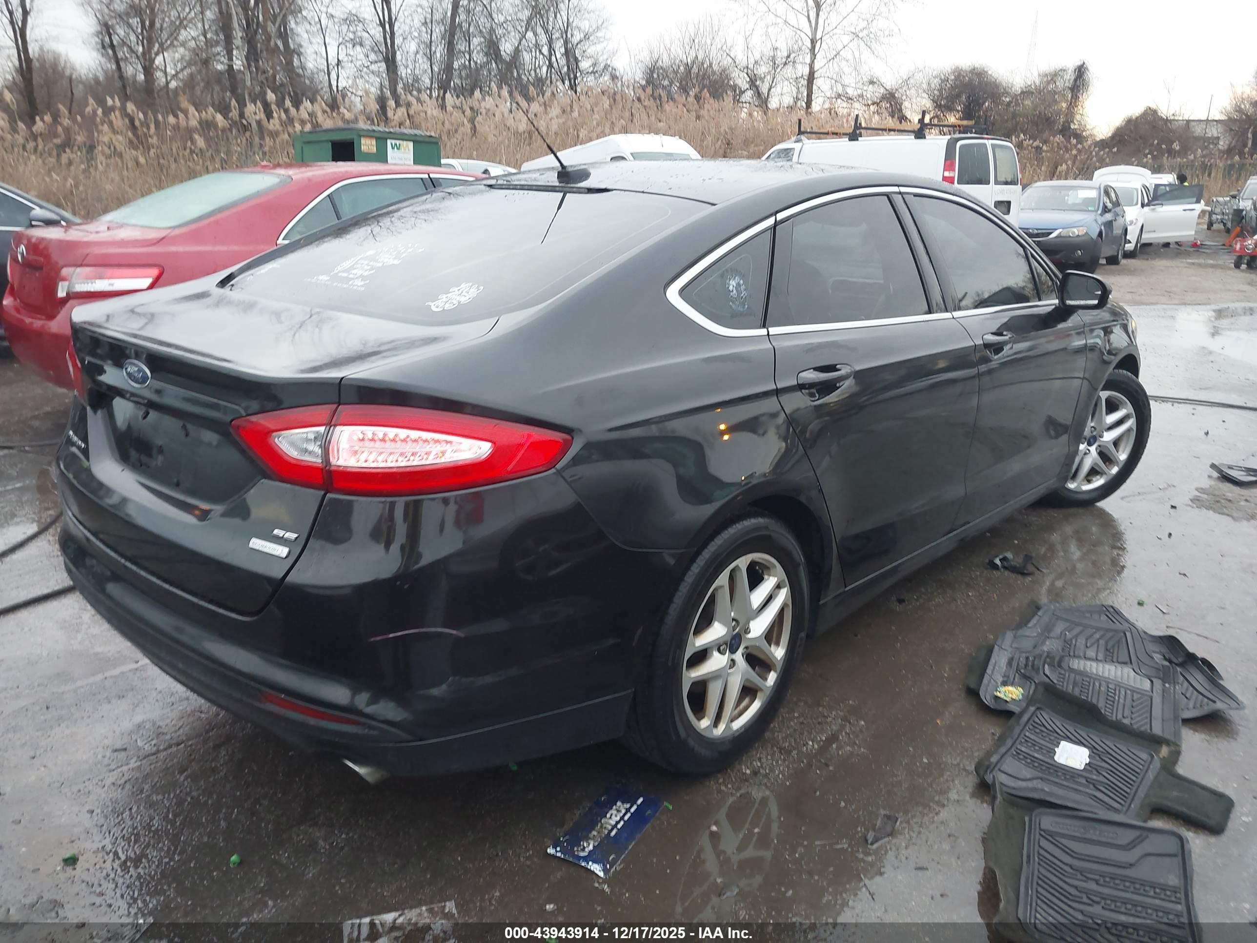 FORD FUSION image 4