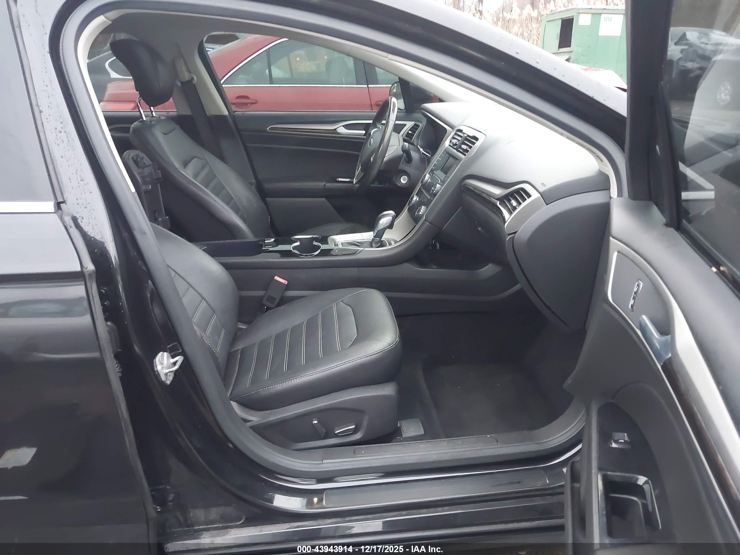 FORD FUSION image 5