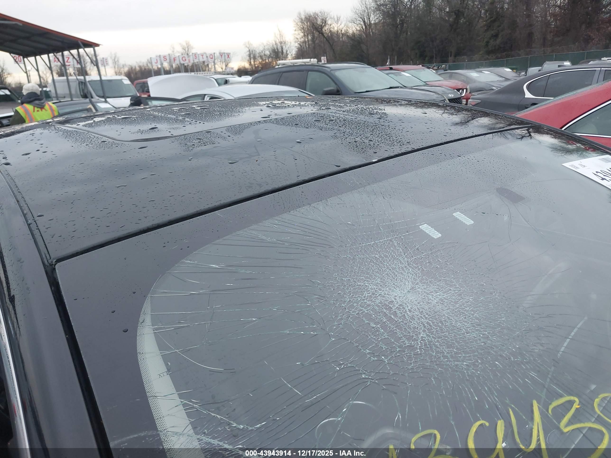 FORD FUSION image 6