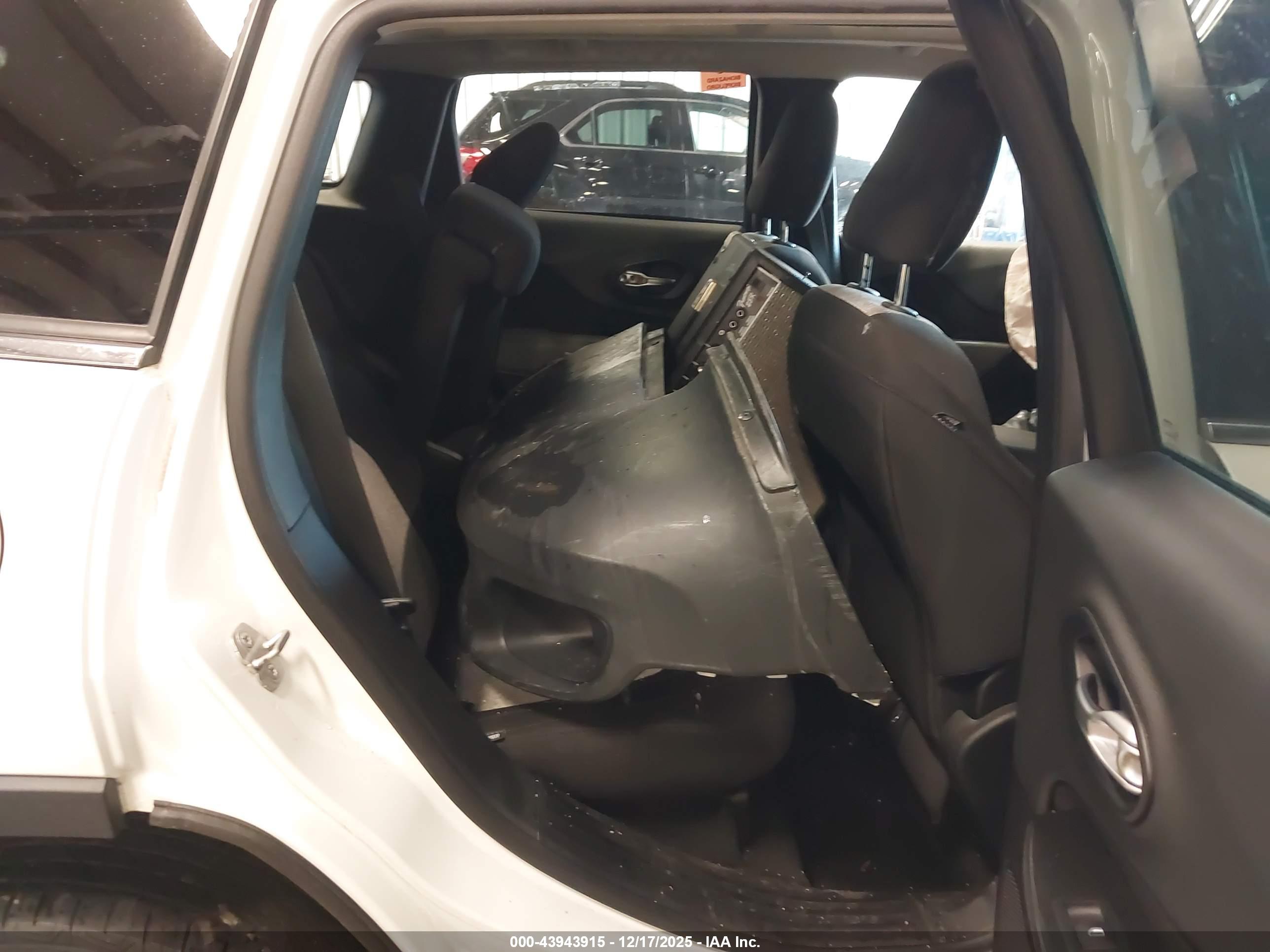 JEEP CHEROKEE image 8