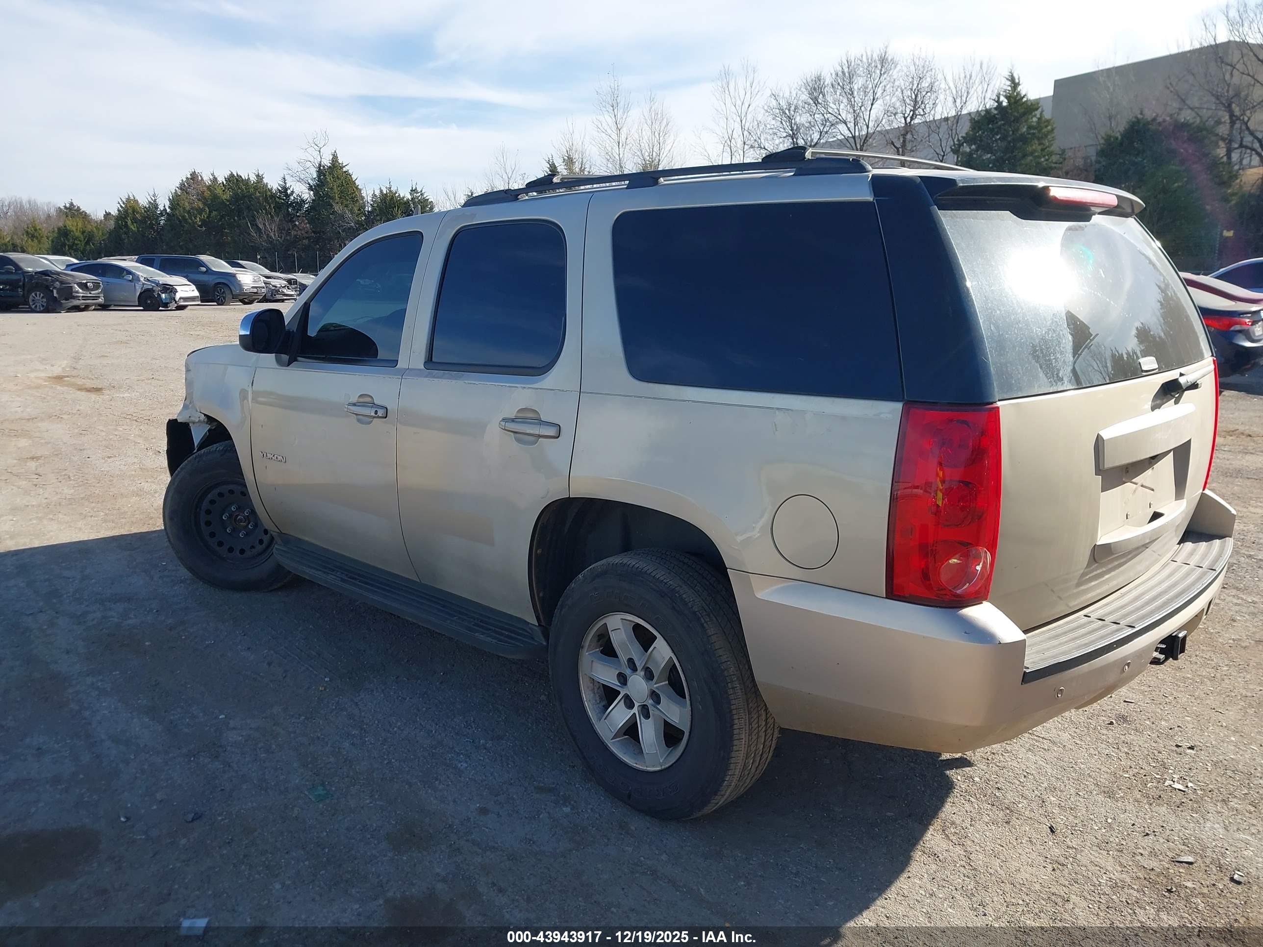 GMC YUKON image 3