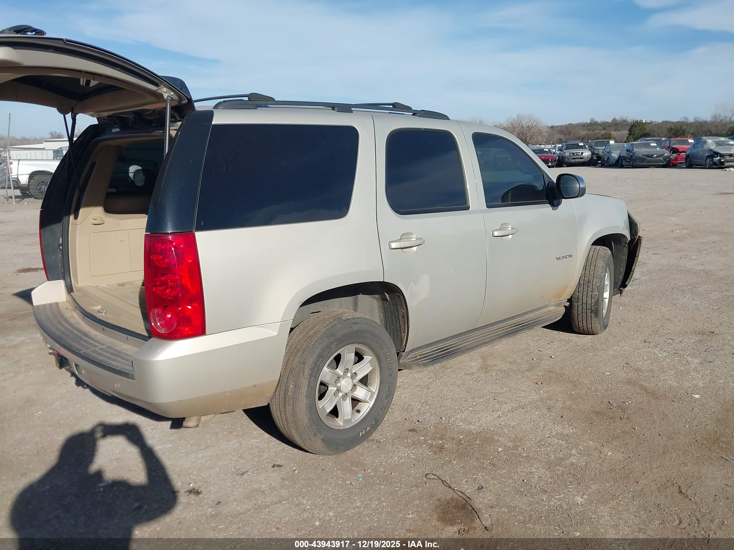 GMC YUKON image 4