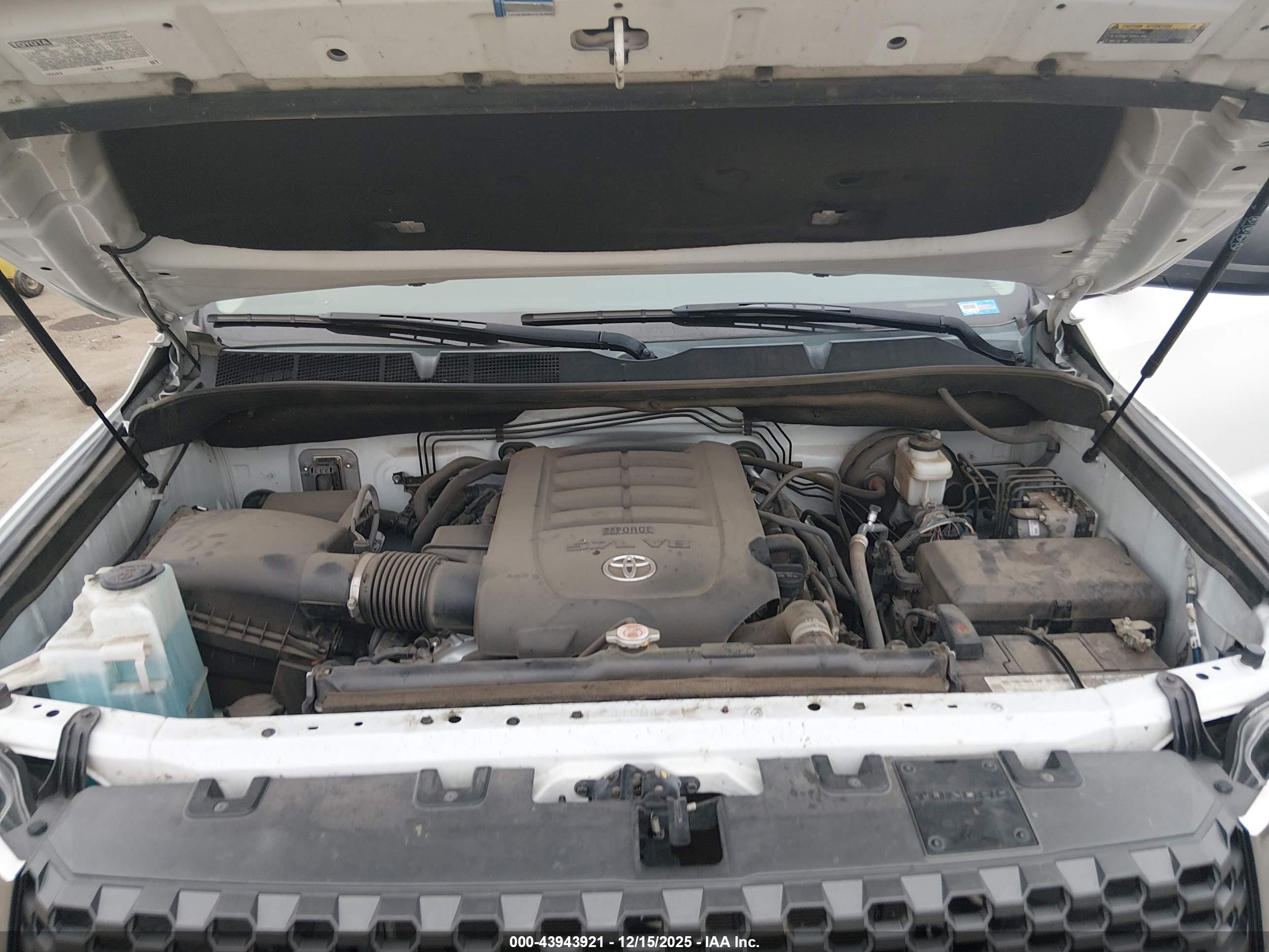 TOYOTA TUNDRA image 10
