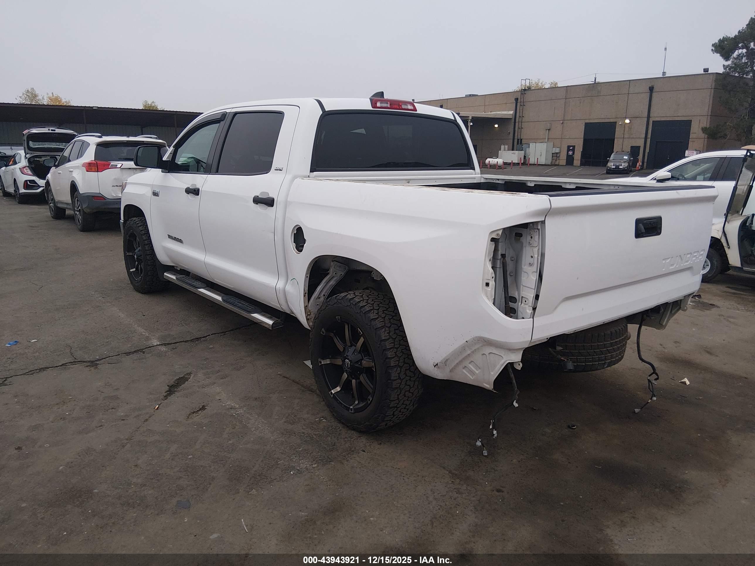 TOYOTA TUNDRA image 3