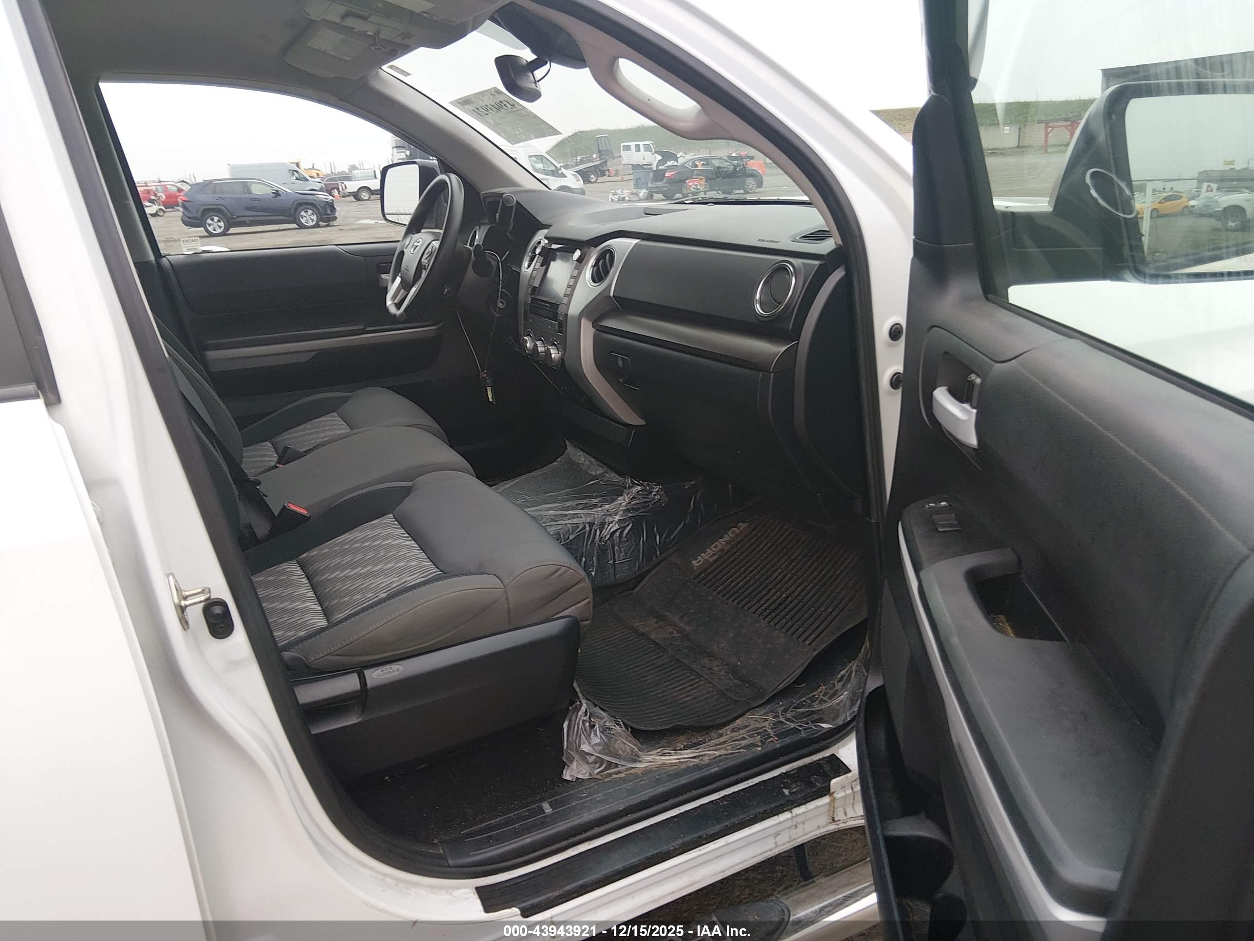 TOYOTA TUNDRA image 5