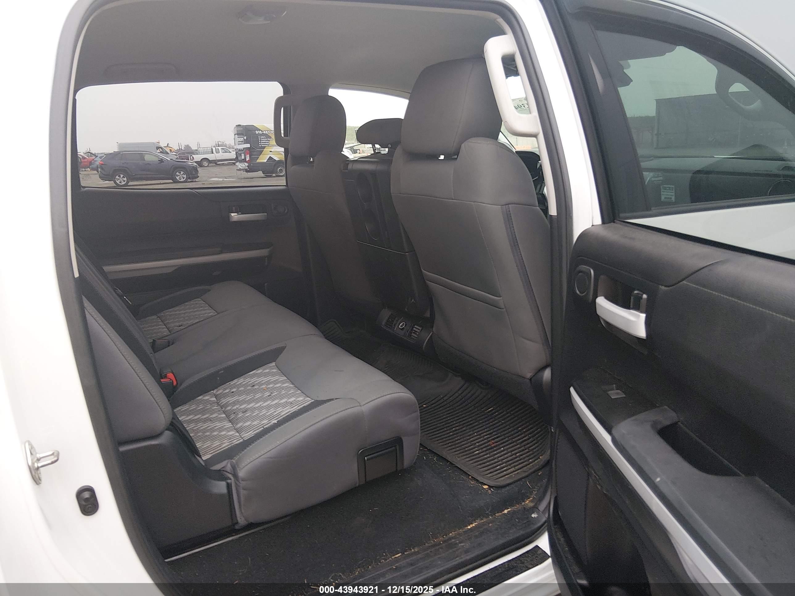 TOYOTA TUNDRA image 8